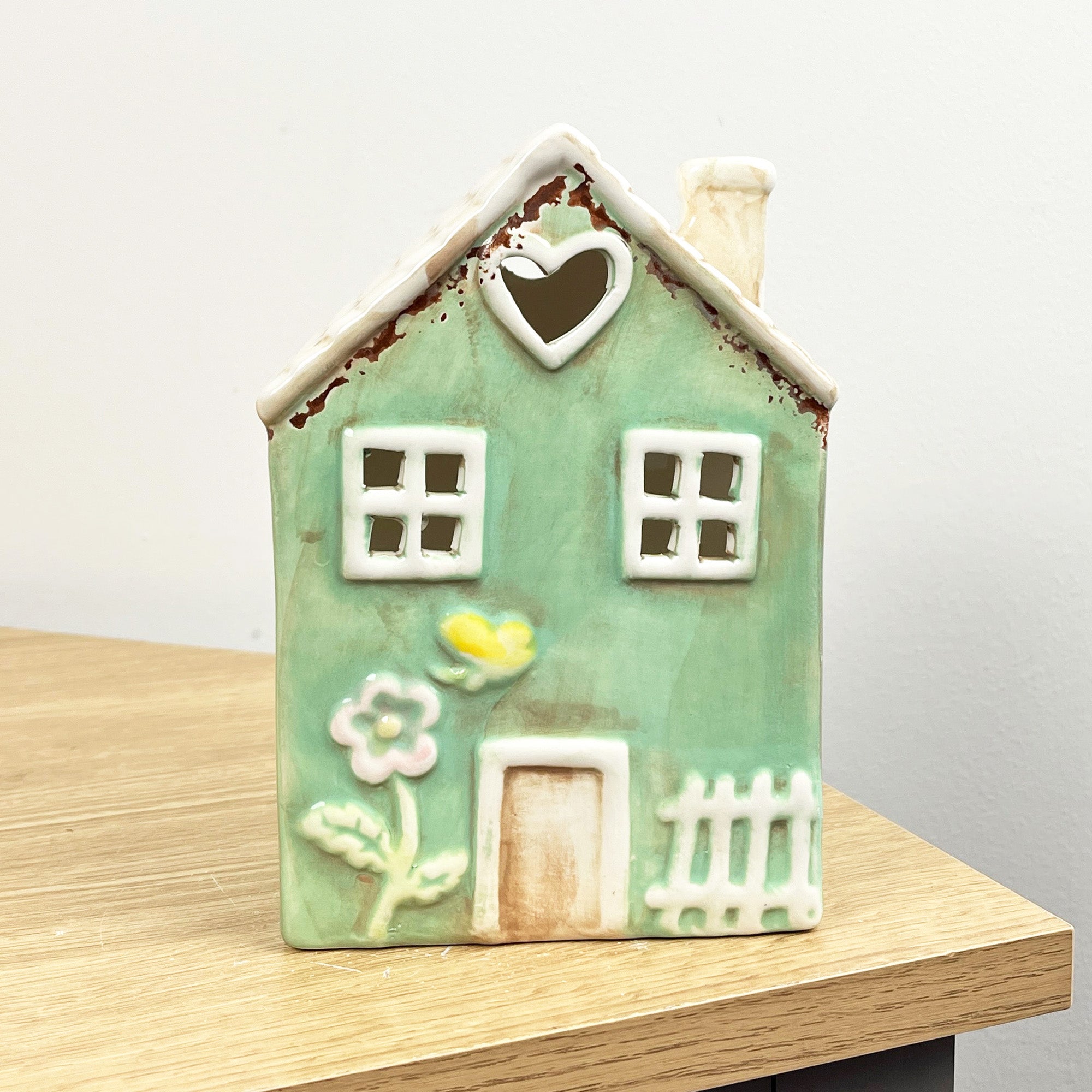 17cm Cute Green Heart Cottage Tea Light Holder – Ceramic