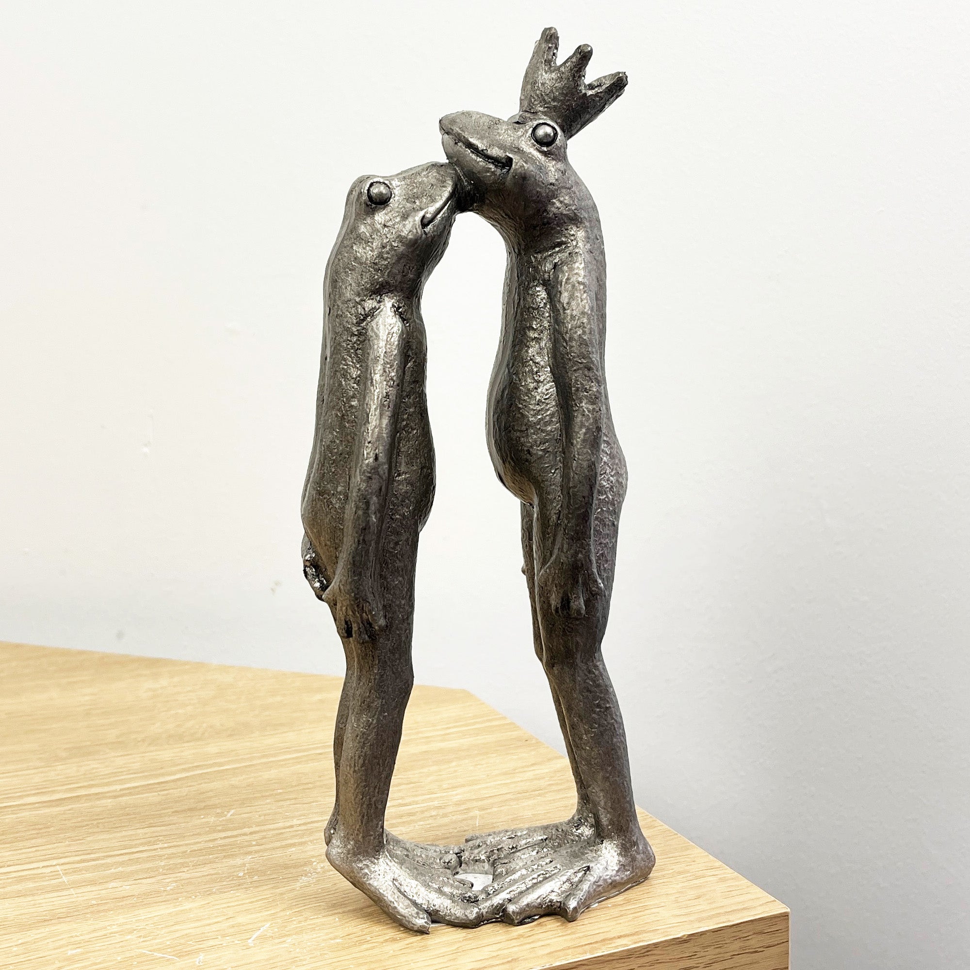 21.5cm Silver Kissing Frogs Ornament - Resin