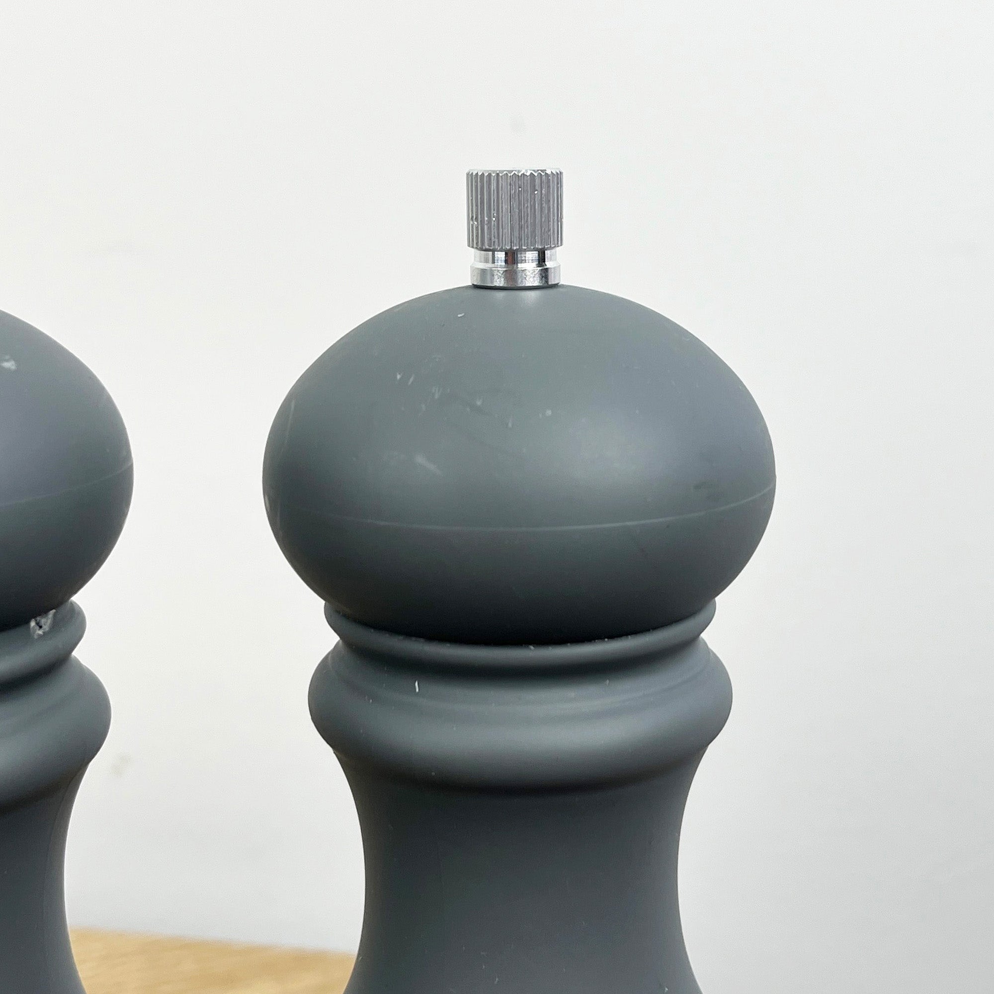 17.5cm Tall Salt and Pepper Grinder Mills - Grey