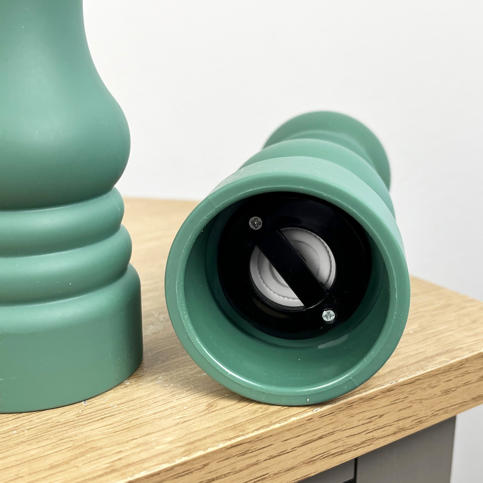17.5cm Tall Salt and Pepper Grinder Mills - Green