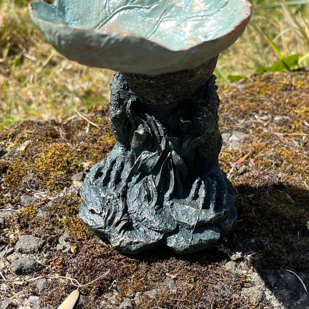 18.5cm Small Frog Holding a Leaf Garden Ornament - Resin