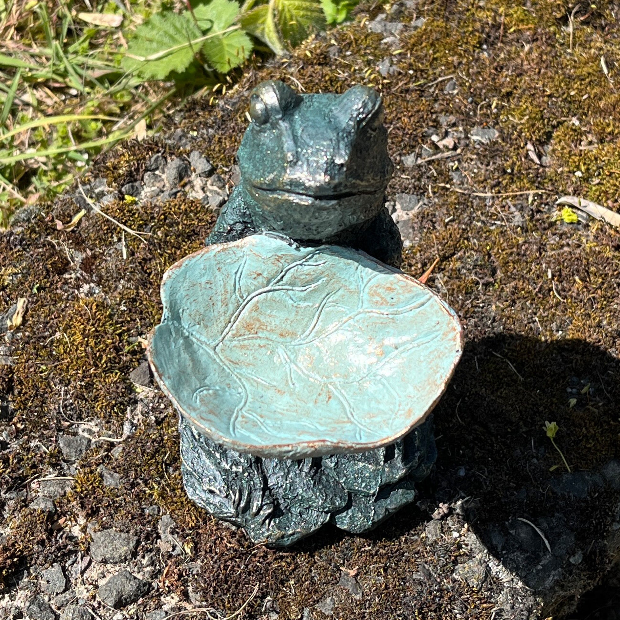 18.5cm Small Frog Holding a Leaf Garden Ornament - Resin