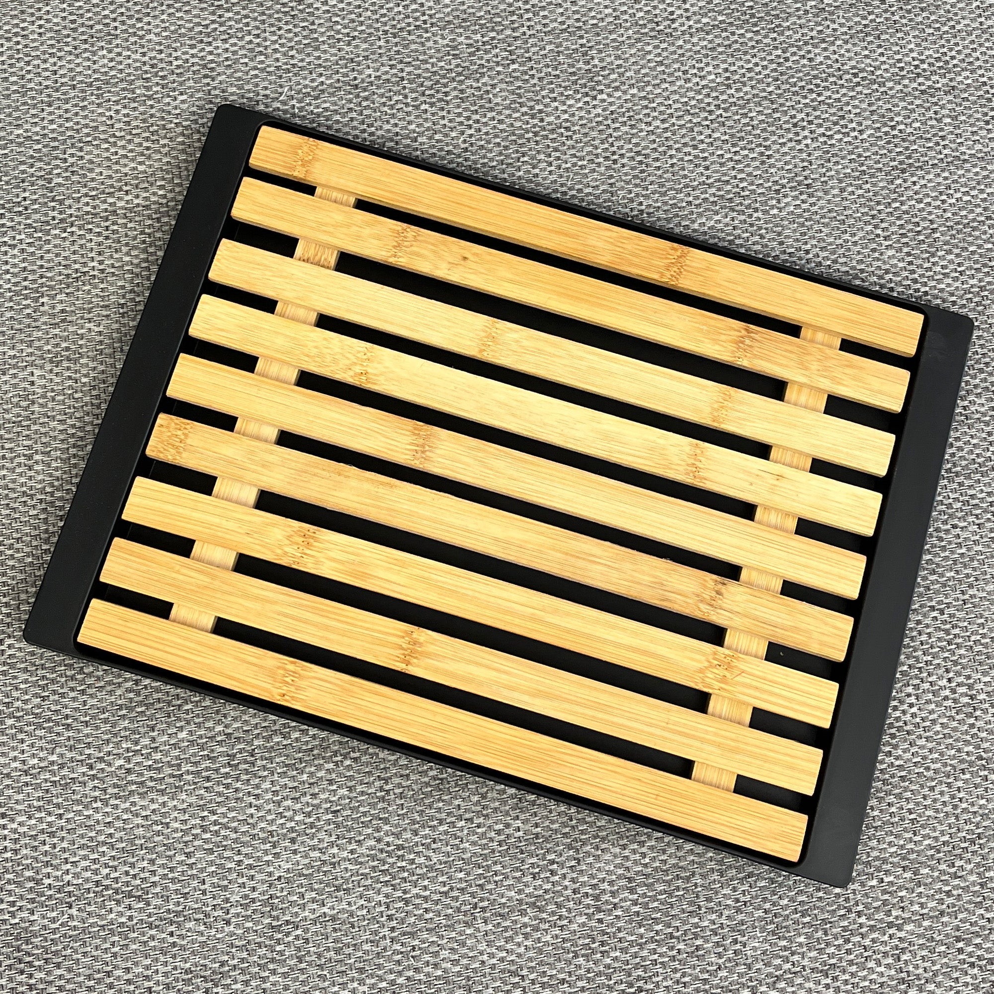 38cm Bamboo Bread Cutting Board with Plastic Crumb Catcher Base