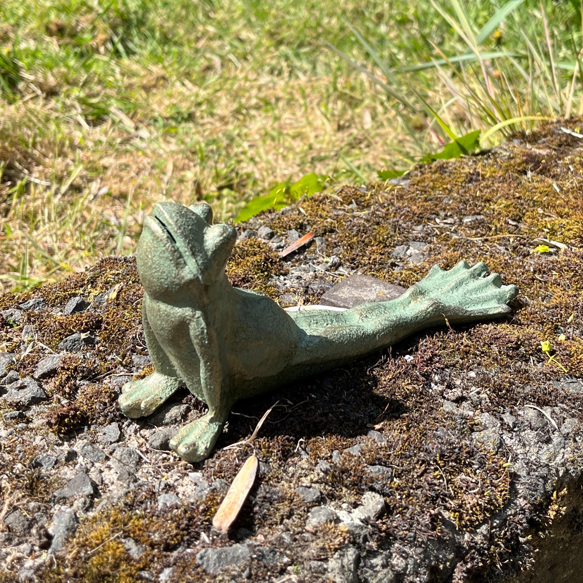 18.5cm Small Cast Iron Yoga Frog Garden Ornament