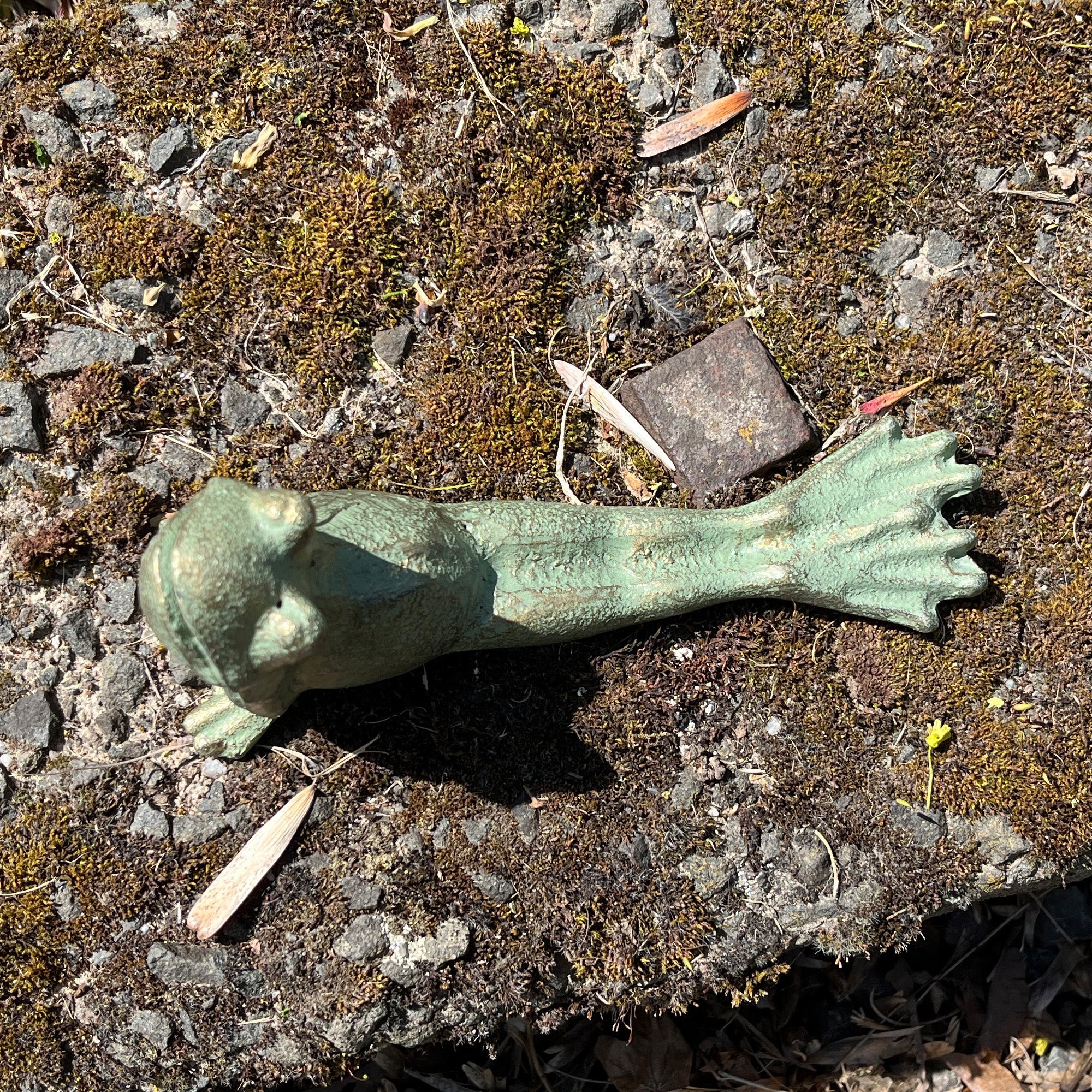 18.5cm Small Cast Iron Yoga Frog Garden Ornament