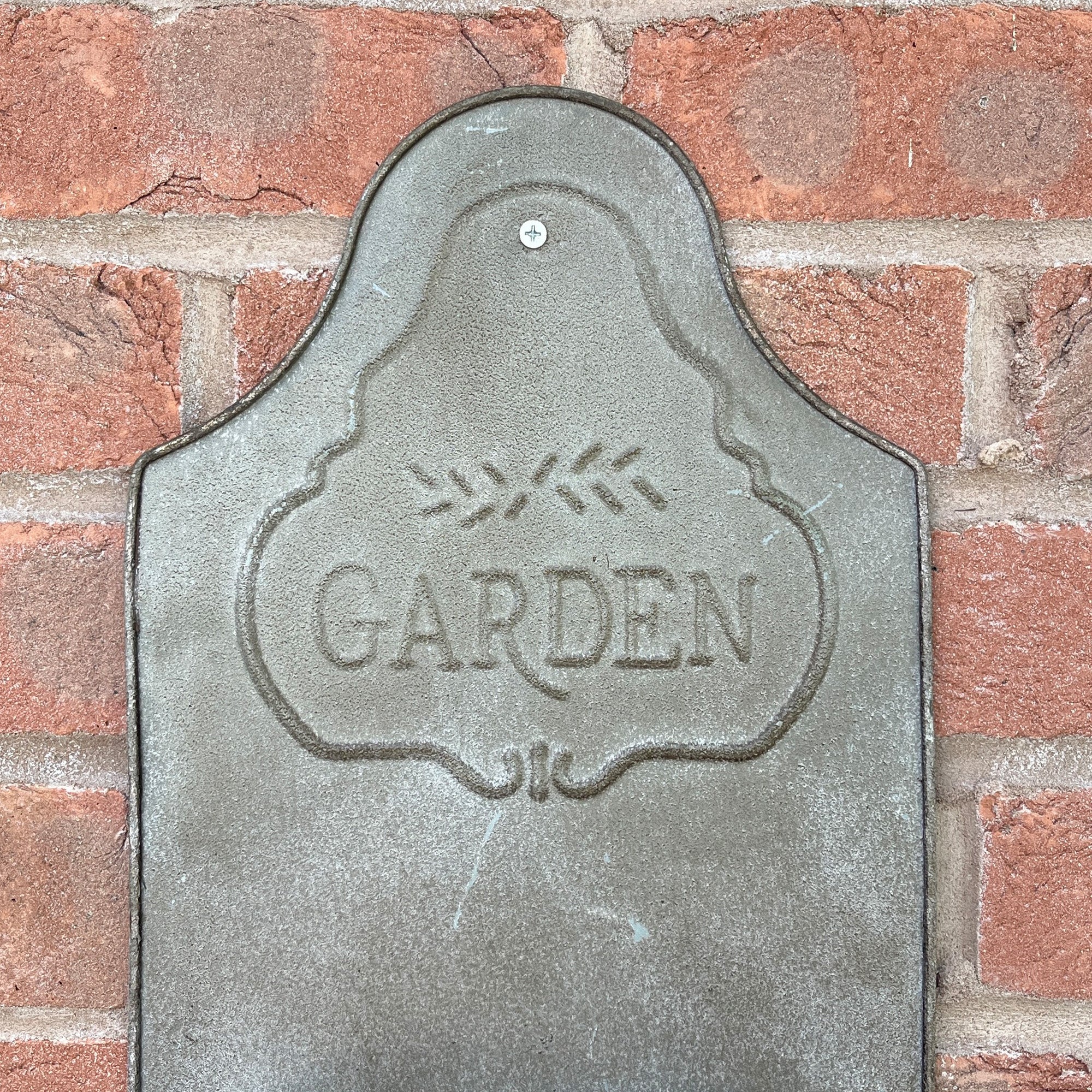 46.5cm Vintage Wall Mounted Planter – Zinc