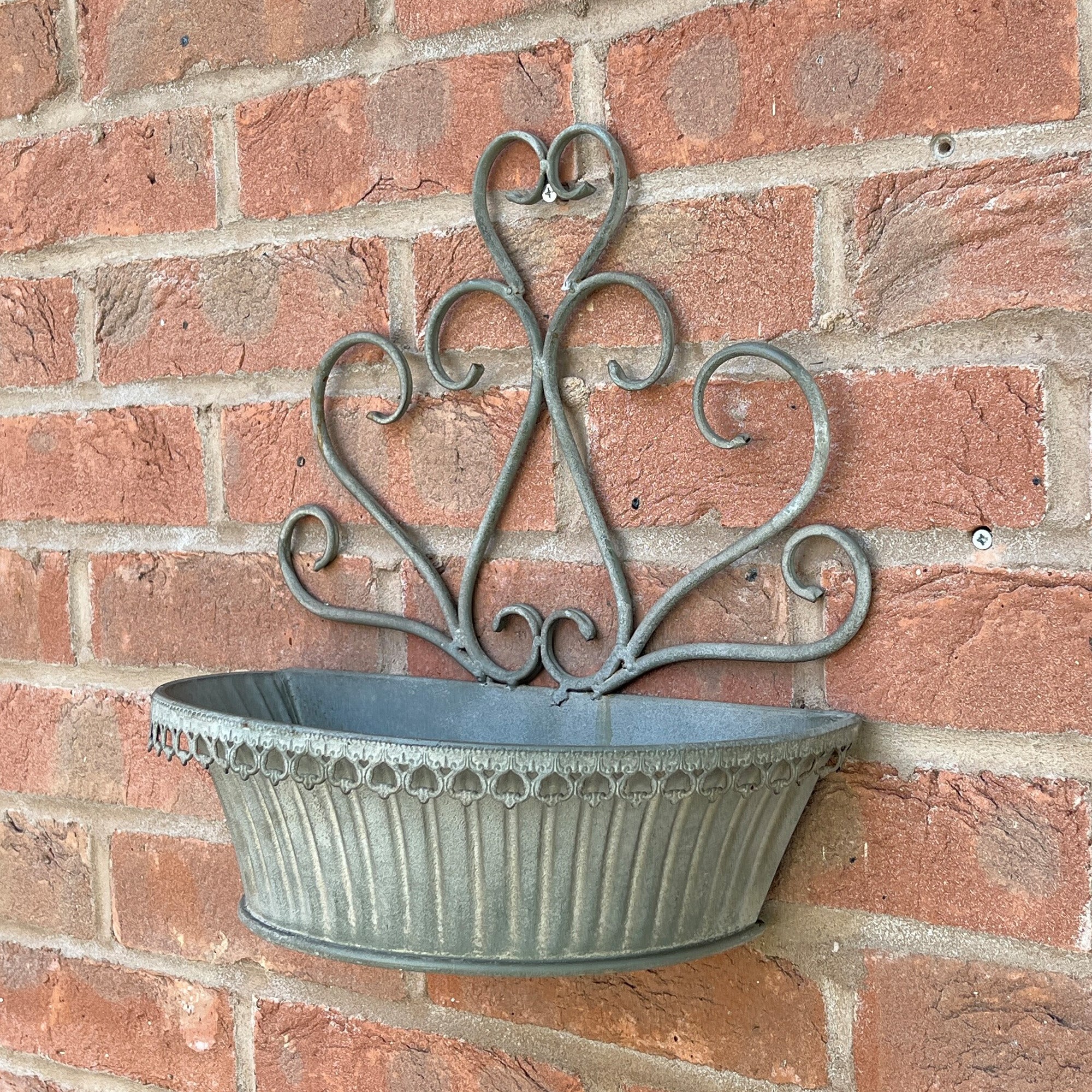 33cm x 34.5cm Vintage Wall Mounted Planter – Zinc