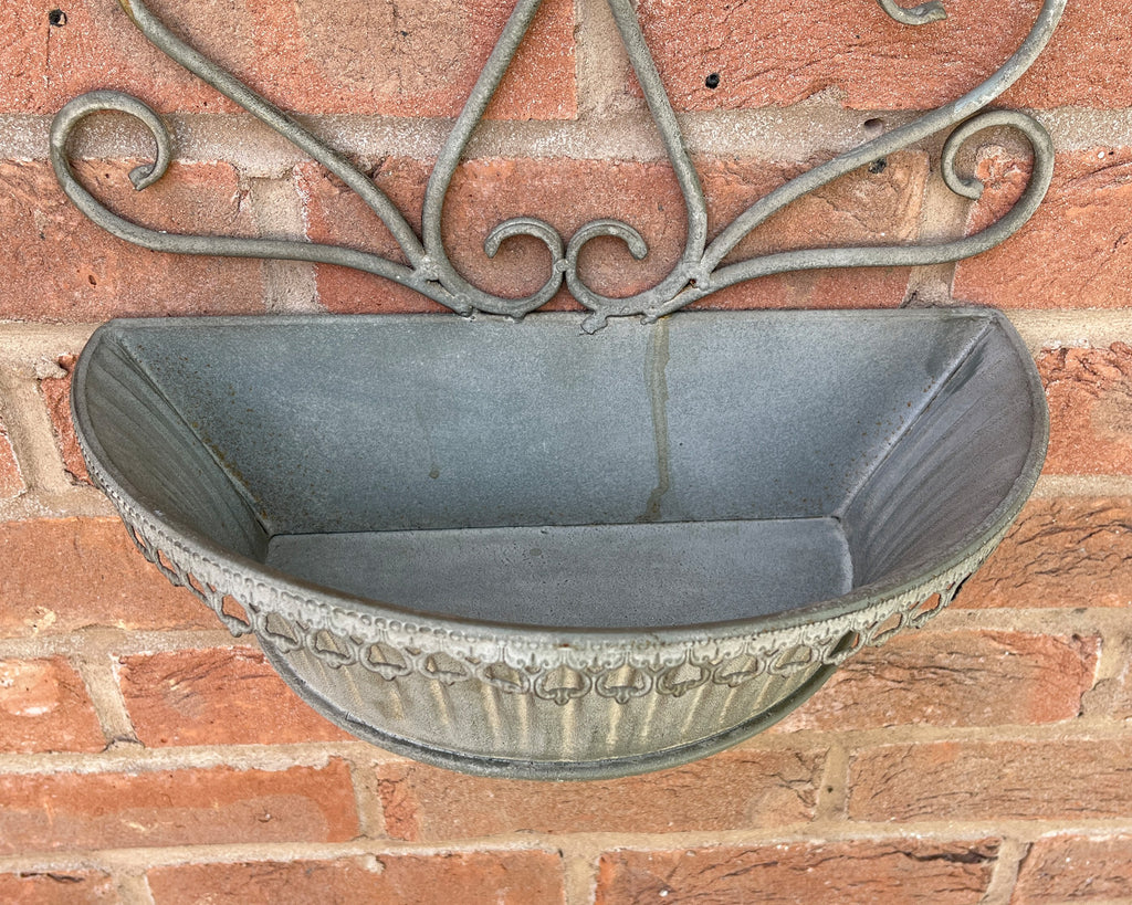 33cm x 34.5cm Vintage Wall Mounted Planter – Zinc
