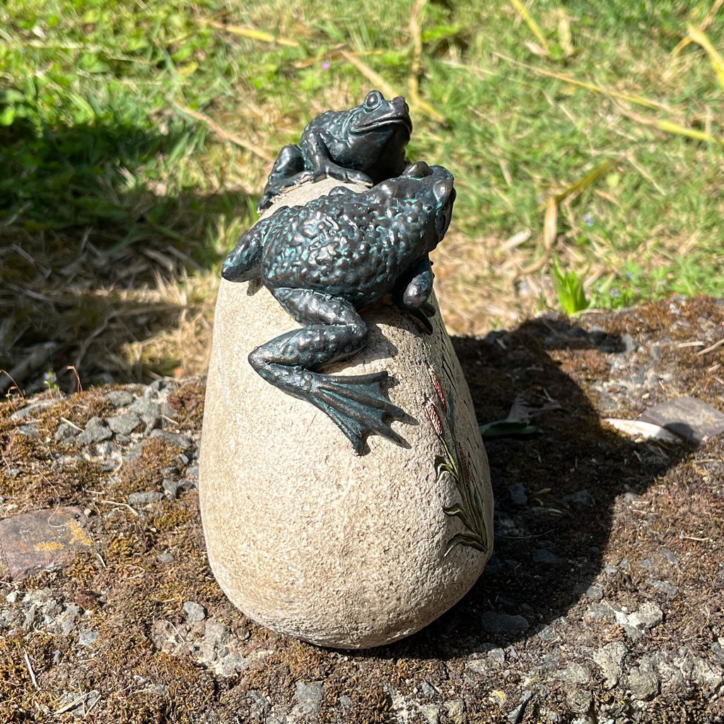 Welcome to Our Garden Frogs on a Stone Garden Ornament – Resin