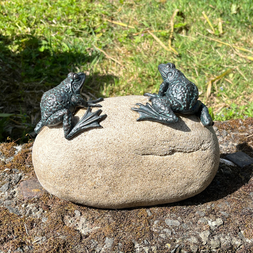 Welcome to Our Garden Frogs on a Stone Garden Ornament – Resin