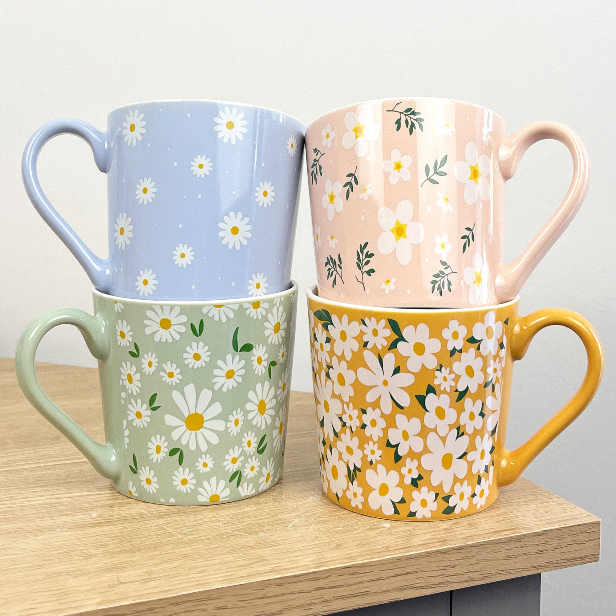 Set of 4 x 350ml Retro Floral Porcelain Mugs - Multi-coloured