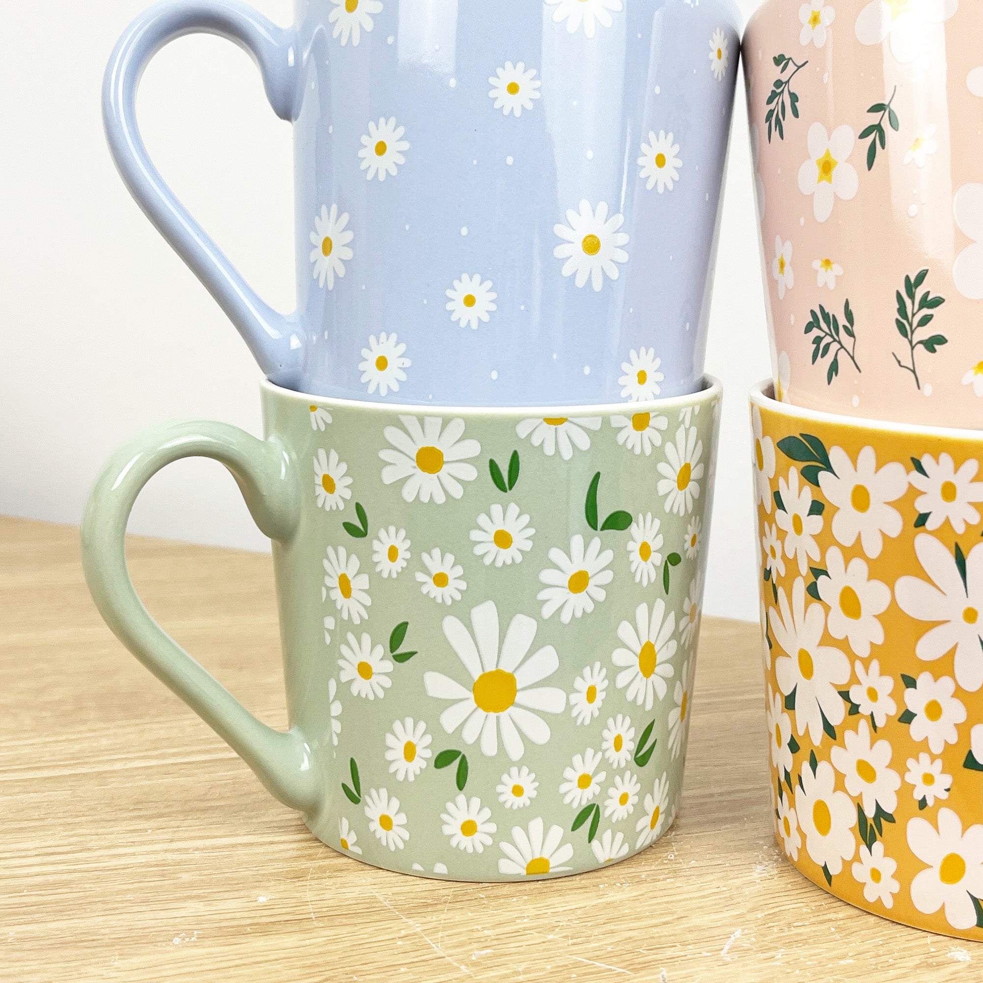 Set of 4 x 350ml Retro Floral Porcelain Mugs - Multi-coloured