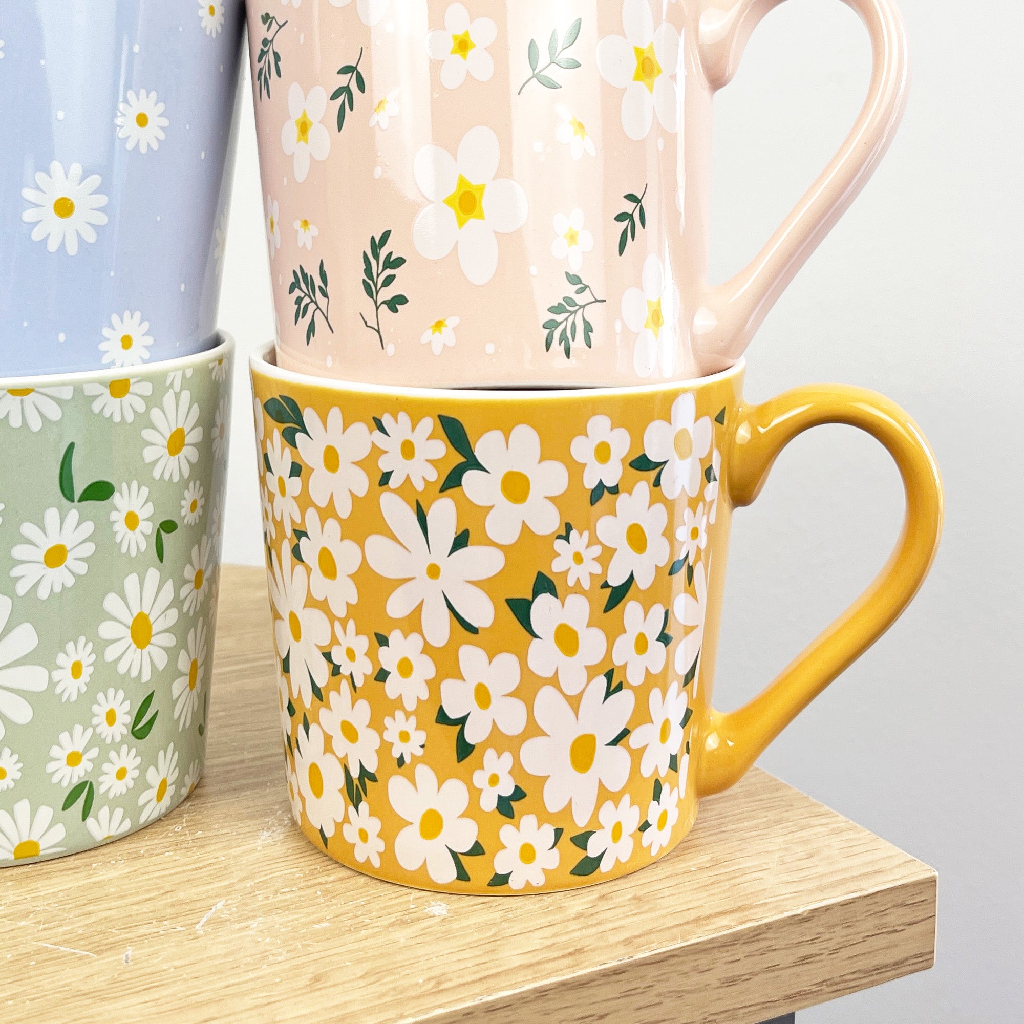 Set of 4 x 350ml Retro Floral Porcelain Mugs - Multi-coloured