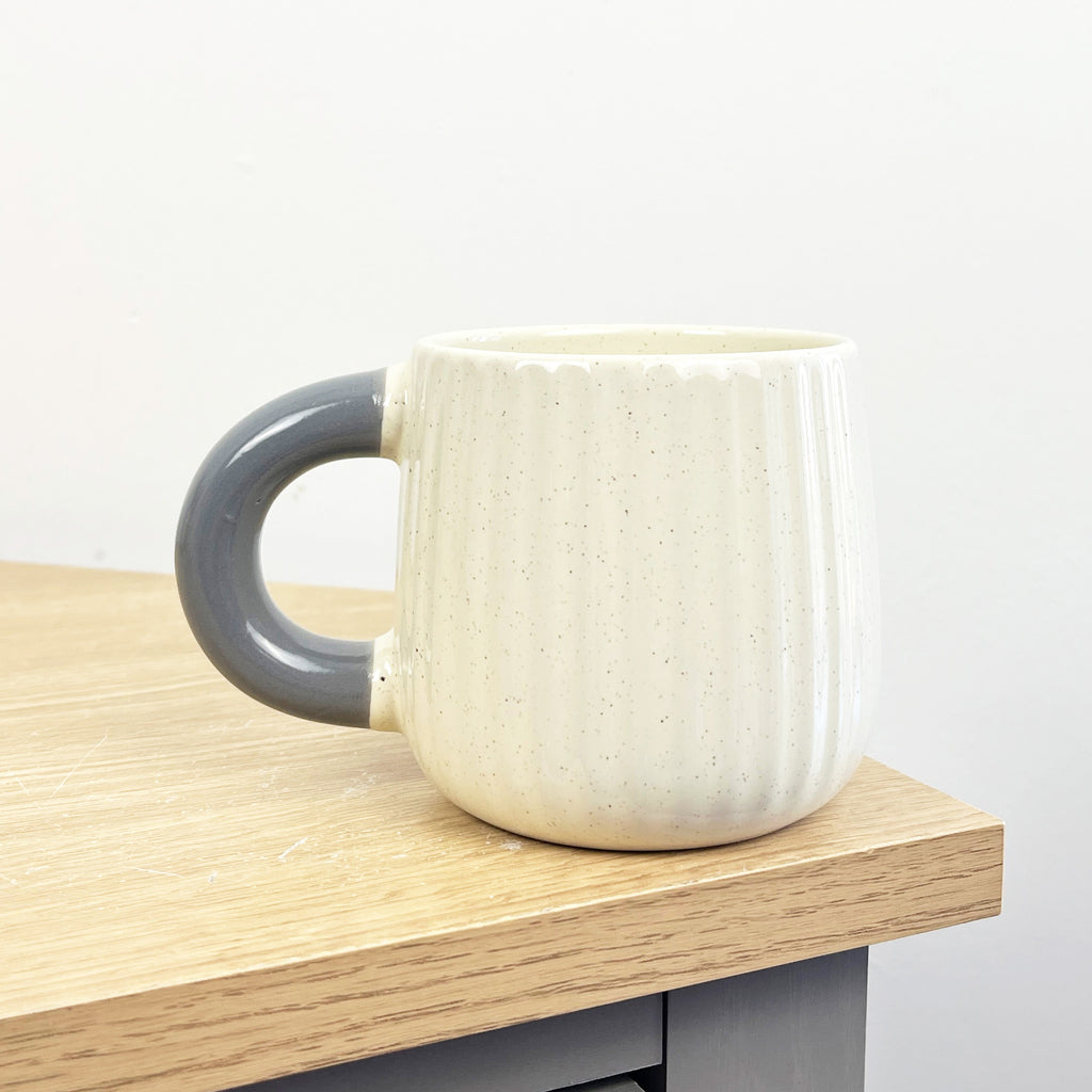 Set of 4 x 325ml Chunky Handle Retro Ribbed Stoneware Mugs