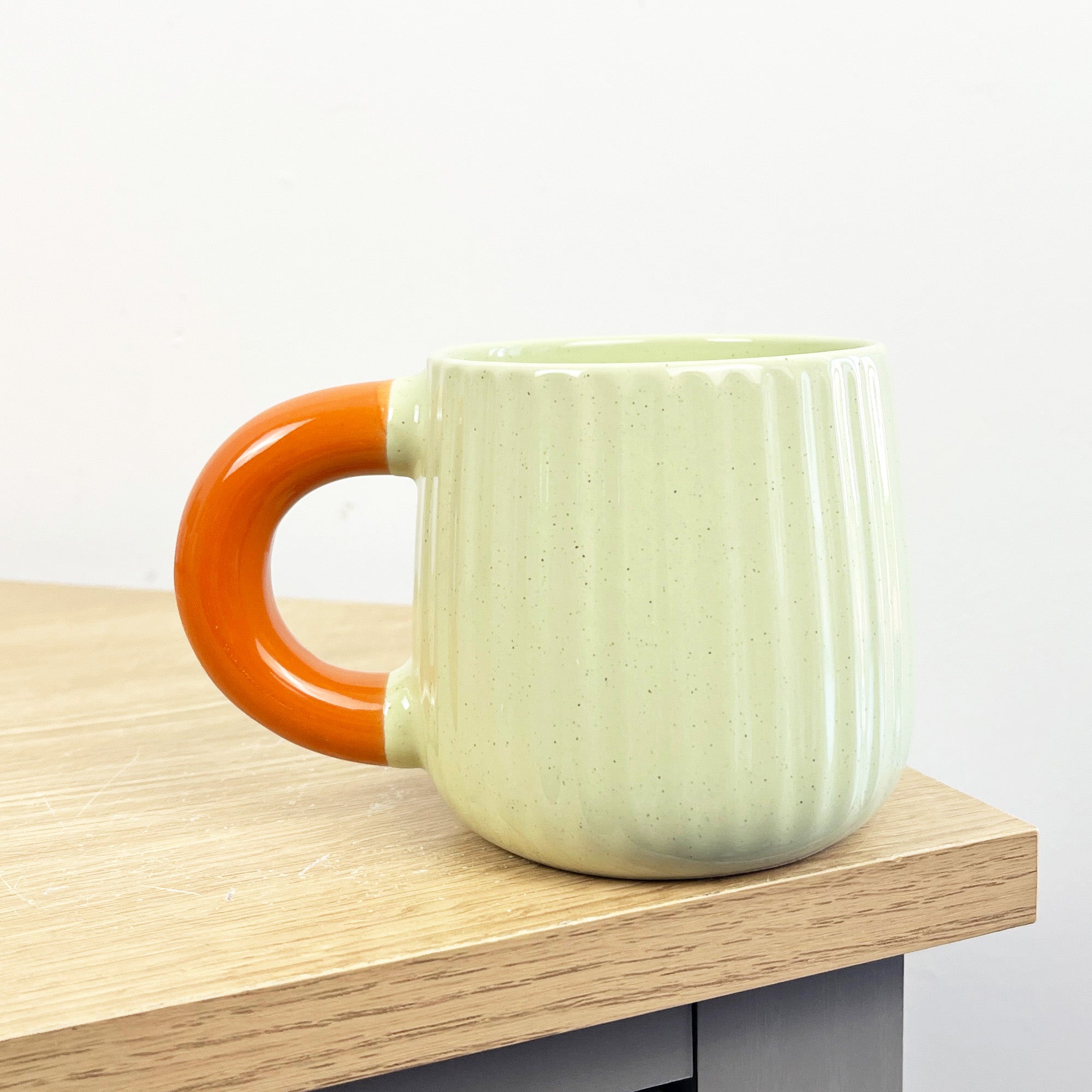 Set of 4 x 325ml Chunky Handle Retro Ribbed Stoneware Mugs