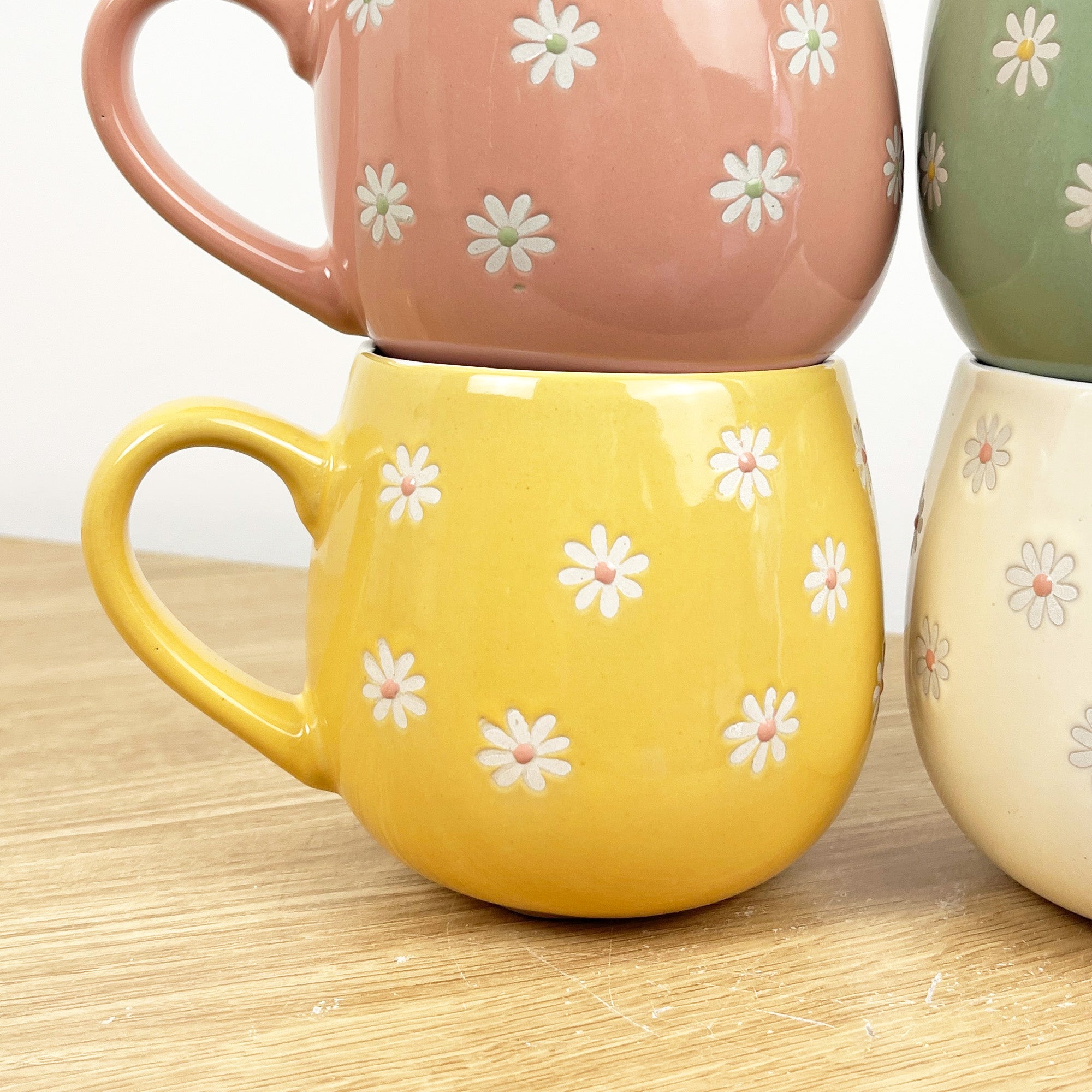 Set of 4 x 400ml Floral Daisy Stoneware Mugs