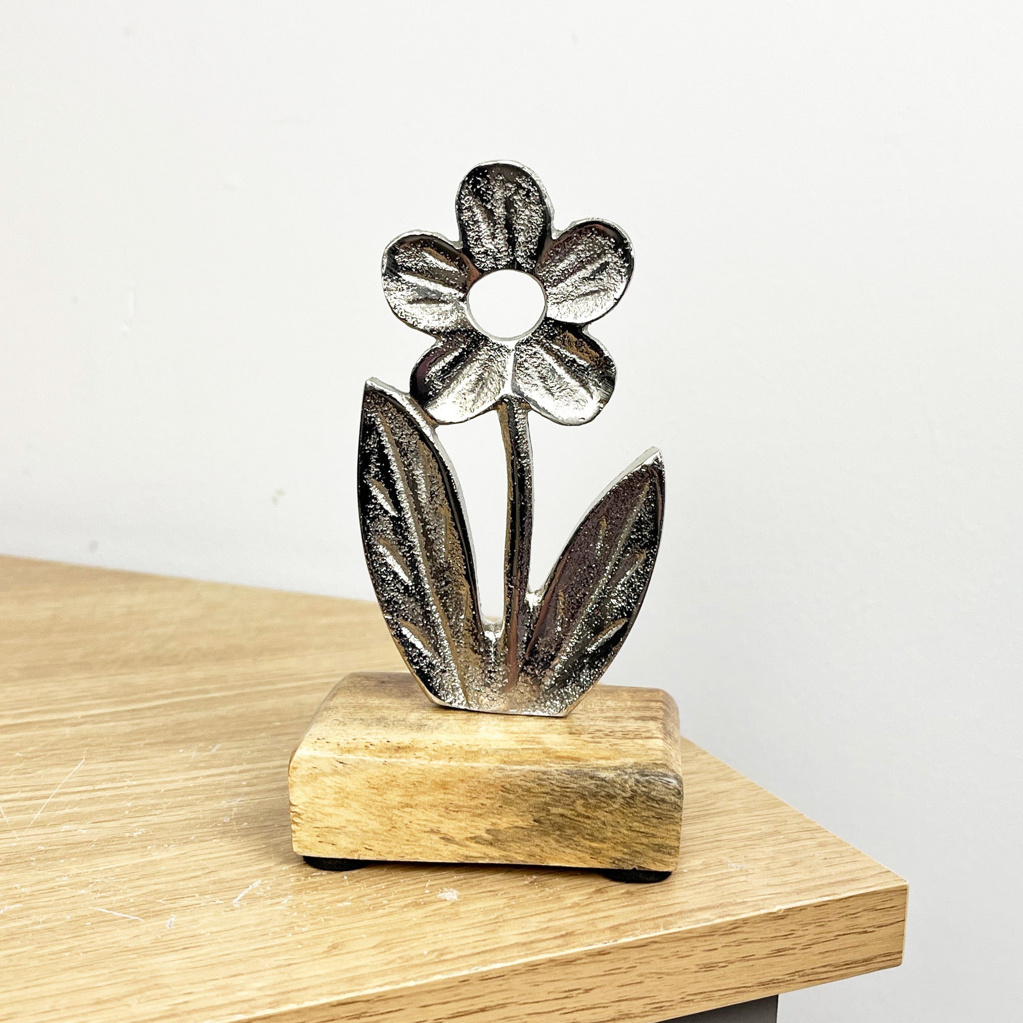 Set of 2 Metal Flower on Wood Ornaments - Aluminium