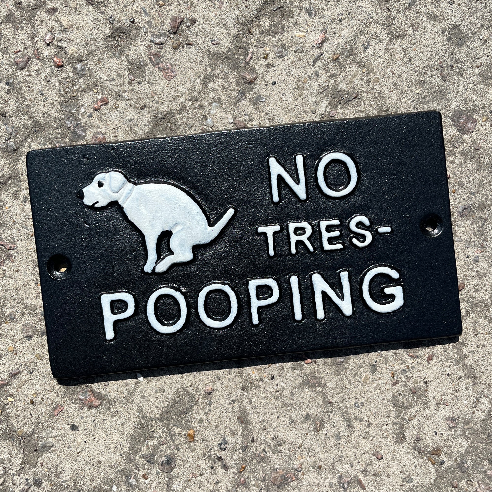 'No Tres-Pooping' Funny Dog Poop Wall Sign - Cast Iron