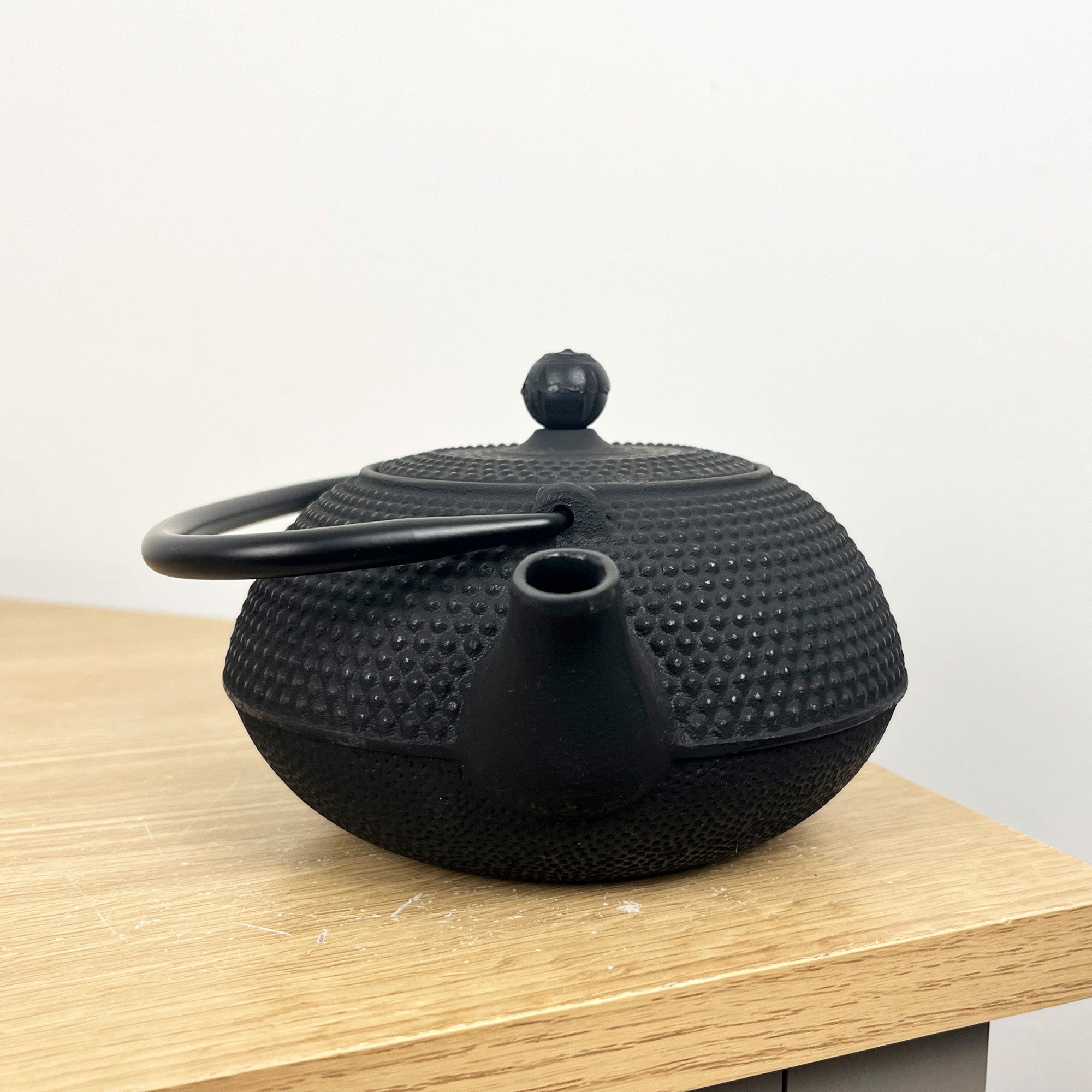 500ml Cast Iron Tea Pot with Infuser Basket - Black