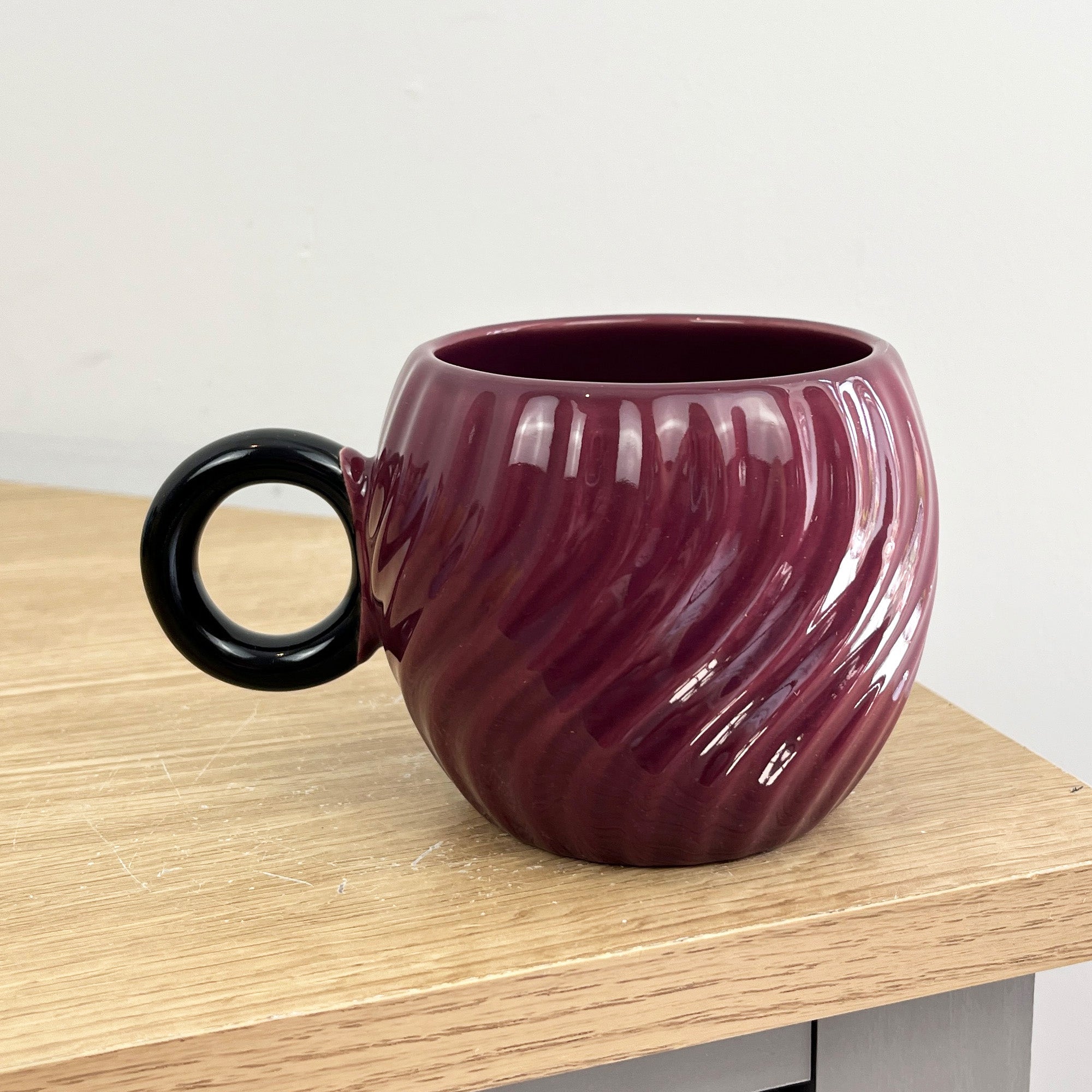 Set of 4 x 300ml Colourful Swirl Stoneware Mugs