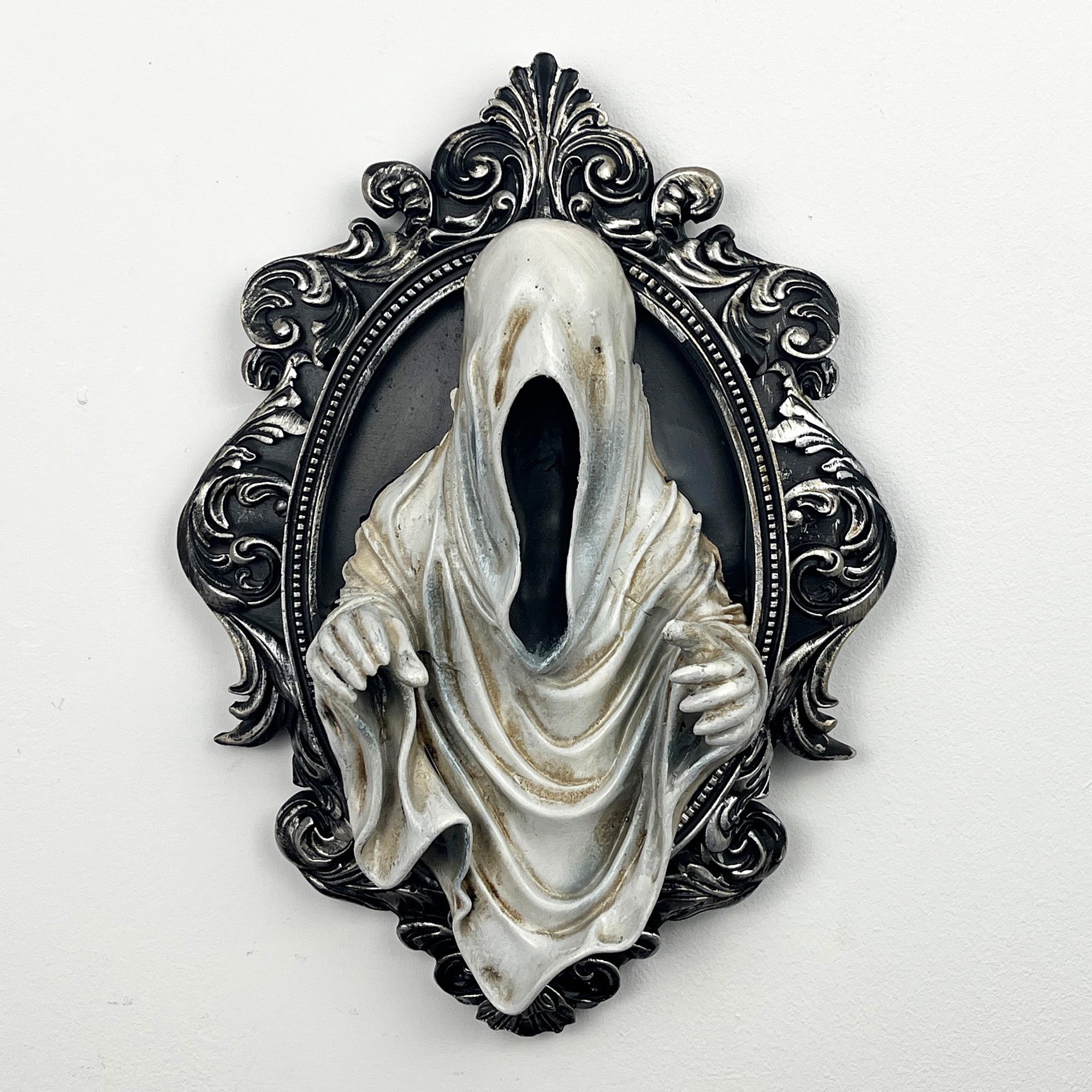29cm Ghost Picture Frame Wall Art Decoration – Resin