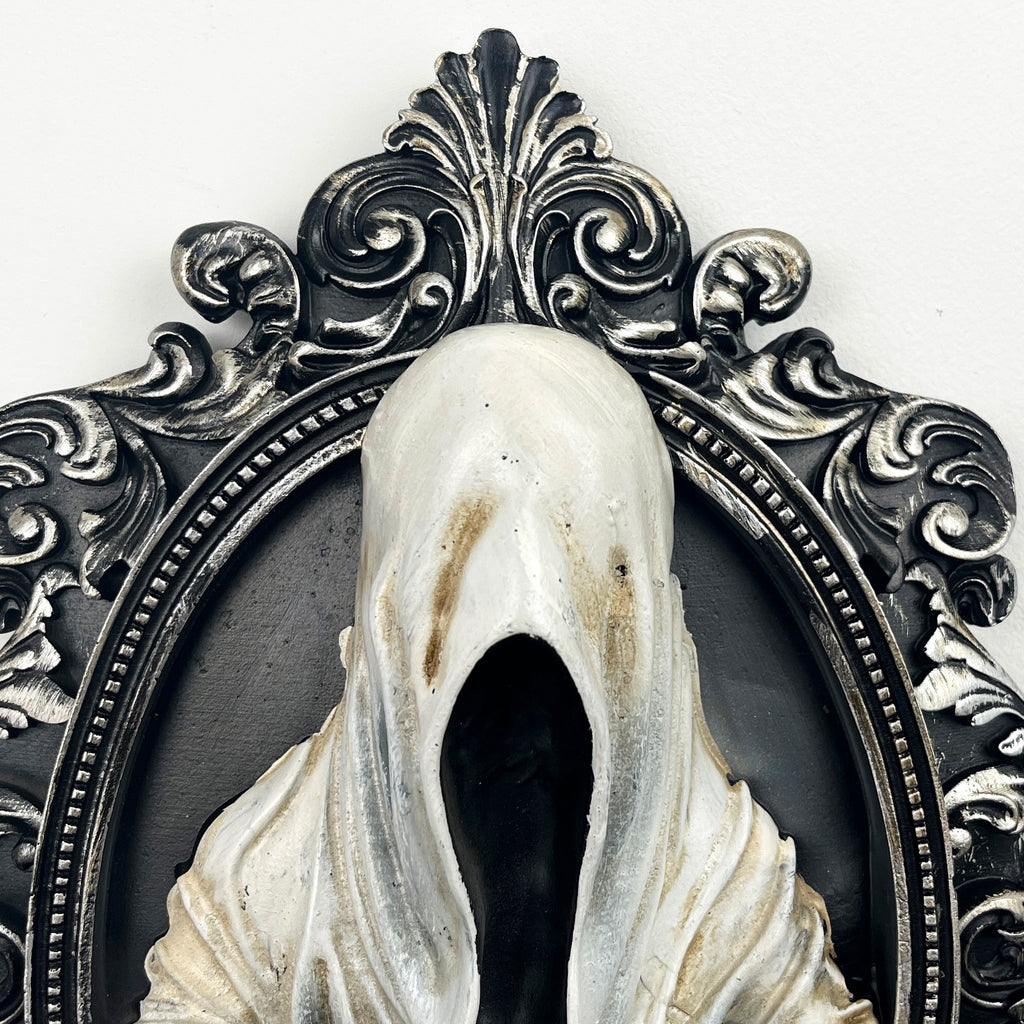 29cm Ghost Picture Frame Wall Art Decoration – Resin