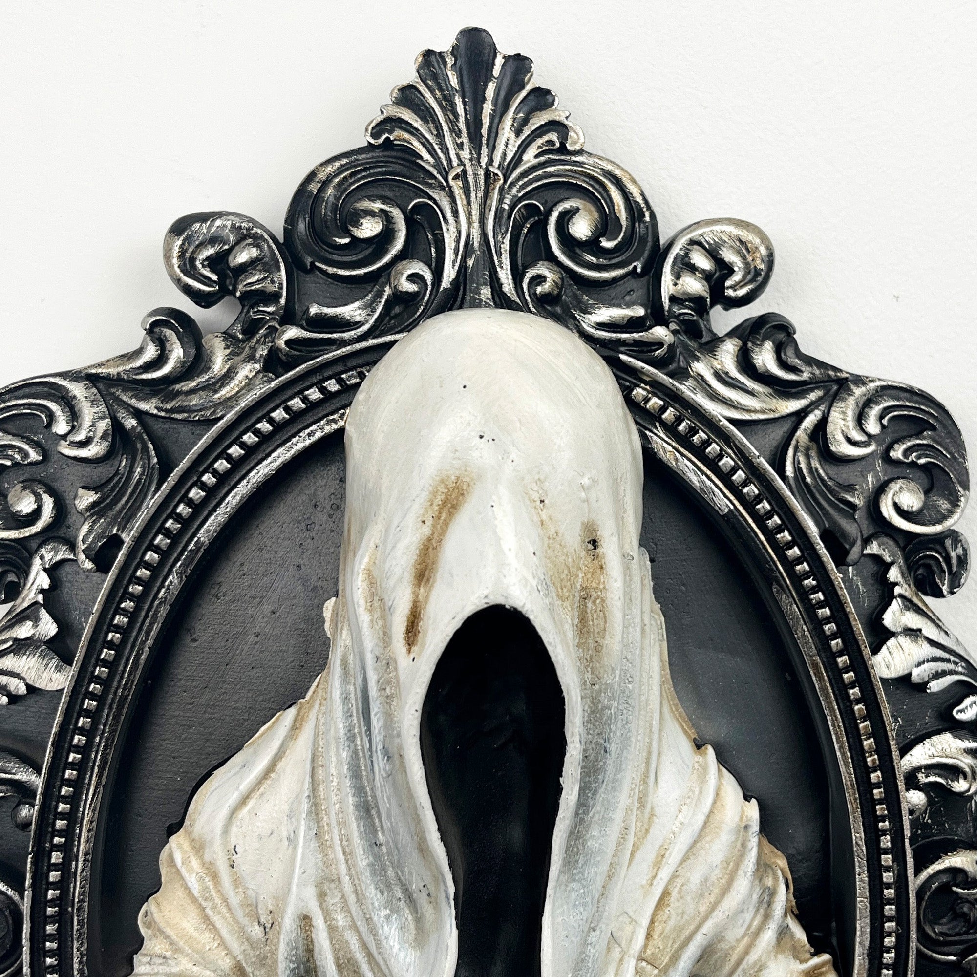 29cm Ghost Picture Frame Wall Art Decoration – Resin