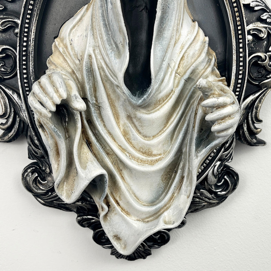 29cm Ghost Picture Frame Wall Art Decoration – Resin