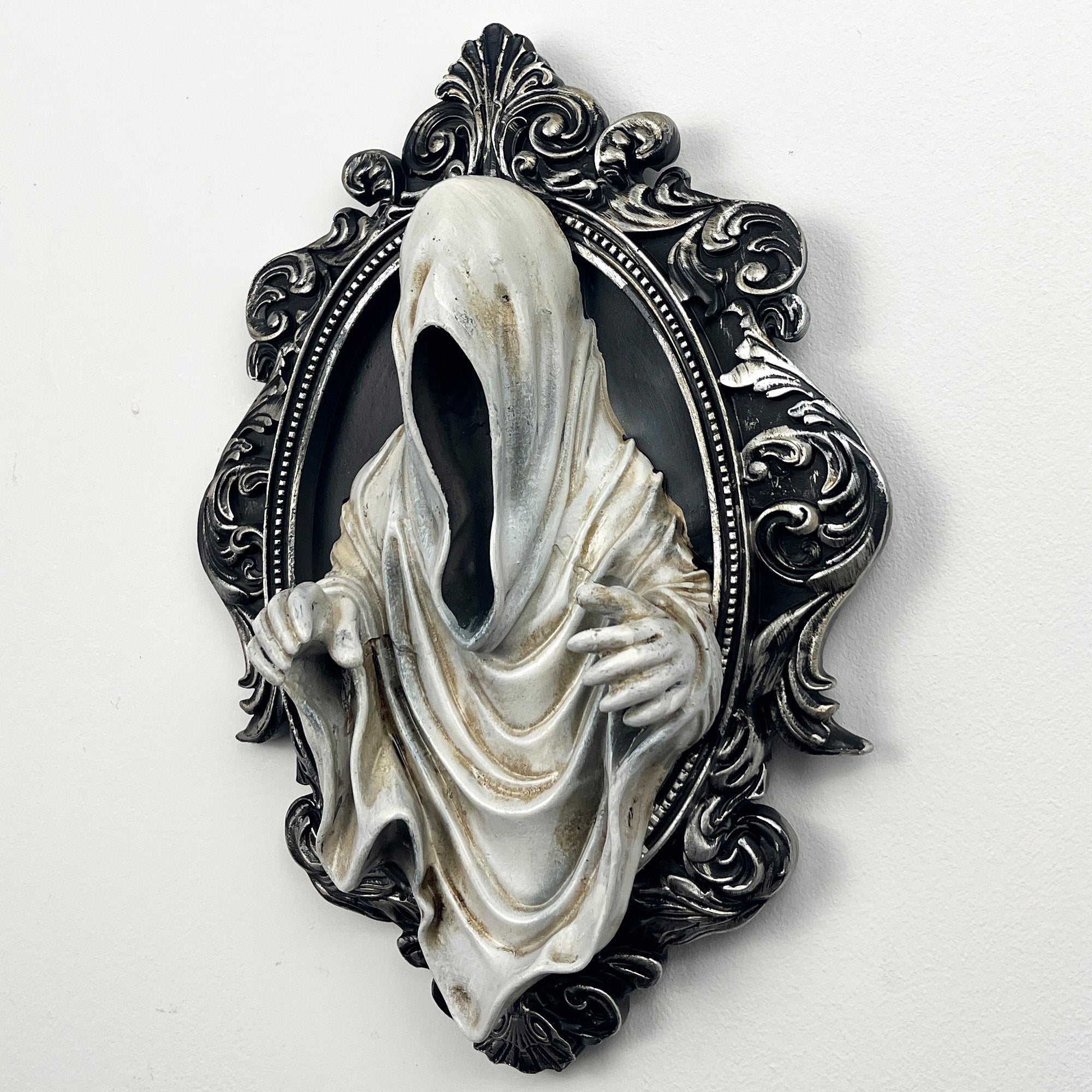 29cm Ghost Picture Frame Wall Art Decoration – Resin
