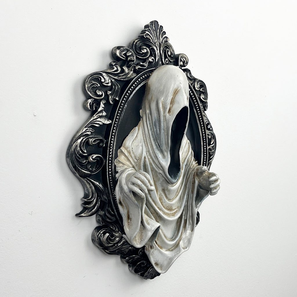 29cm Ghost Picture Frame Wall Art Decoration – Resin