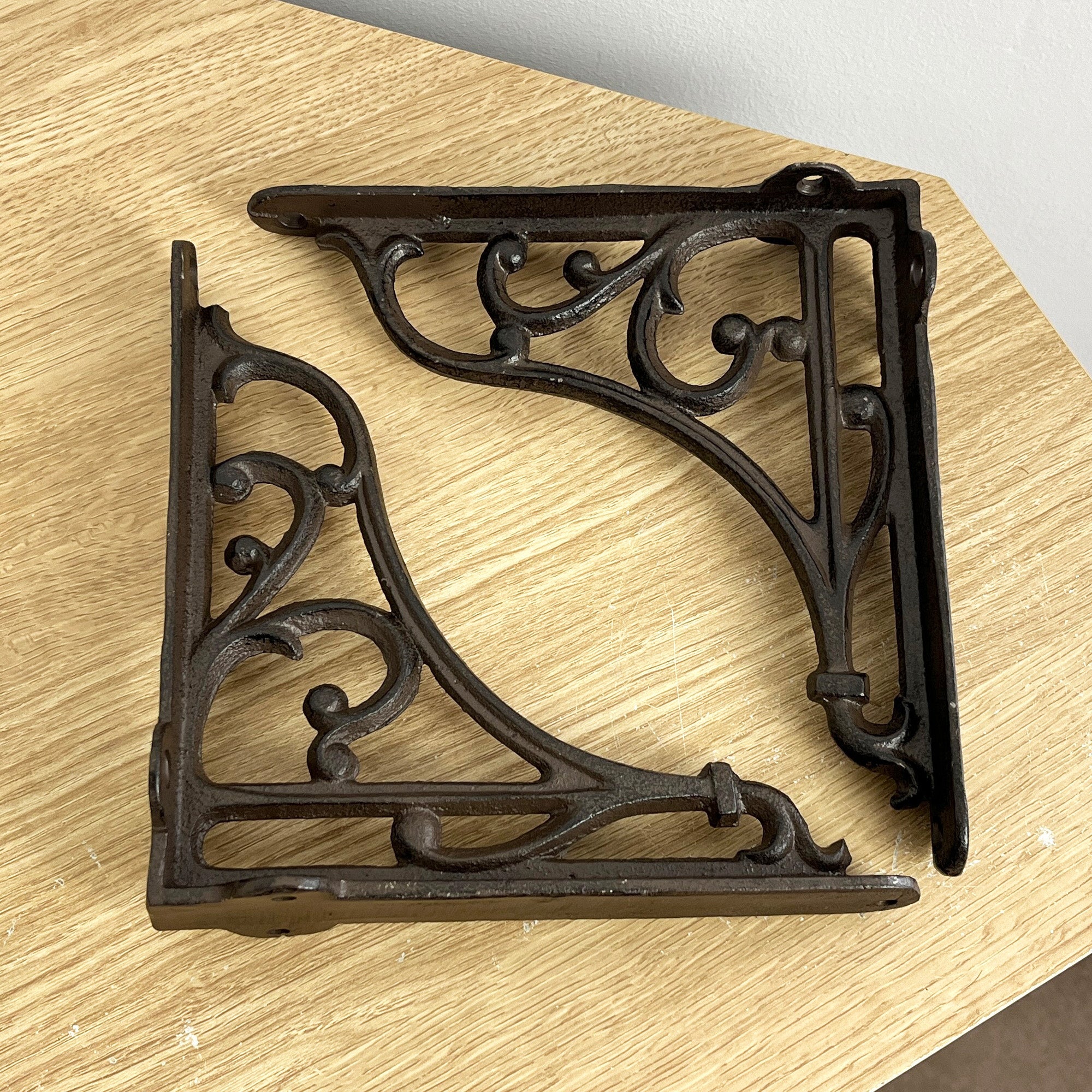 Set of 2 Vintage Style Decorative Shelf Brackets - Cast Iron