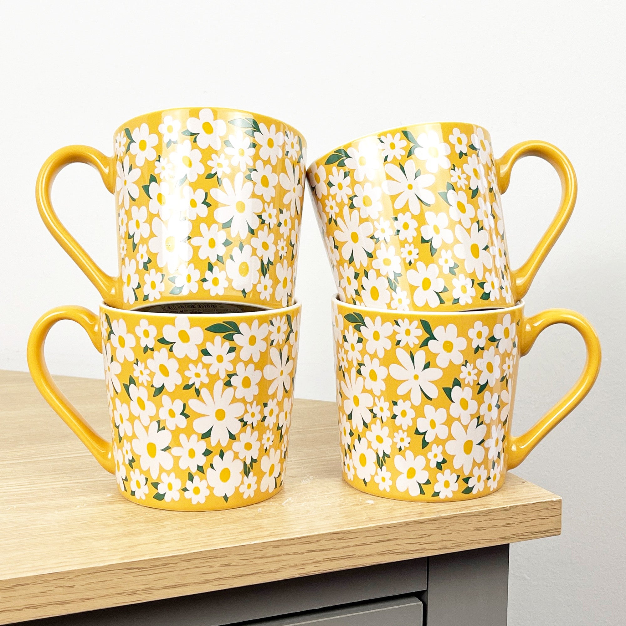 Set of 4 x 350ml Retro Floral Porcelain Mugs - Yellow