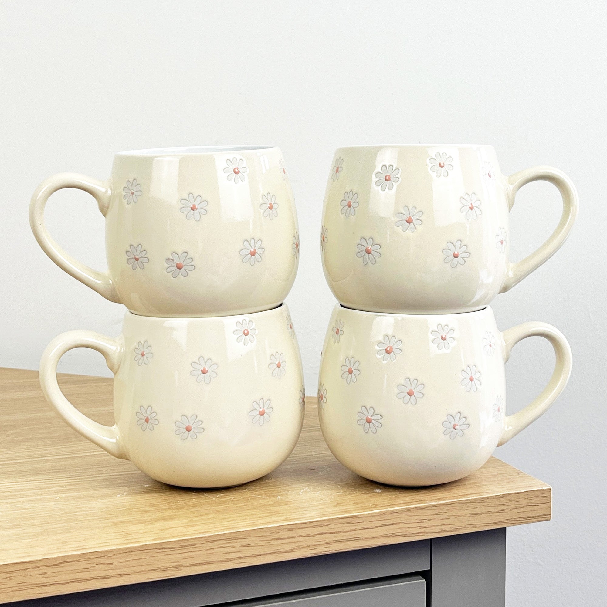 Set of 4 x 400ml Floral Daisy Stoneware Mugs - Cream