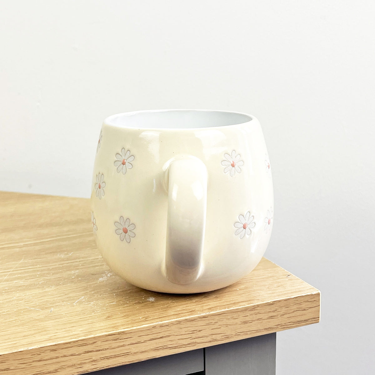 Set of 2 x 400ml Floral Daisy Stoneware Mugs - Cream