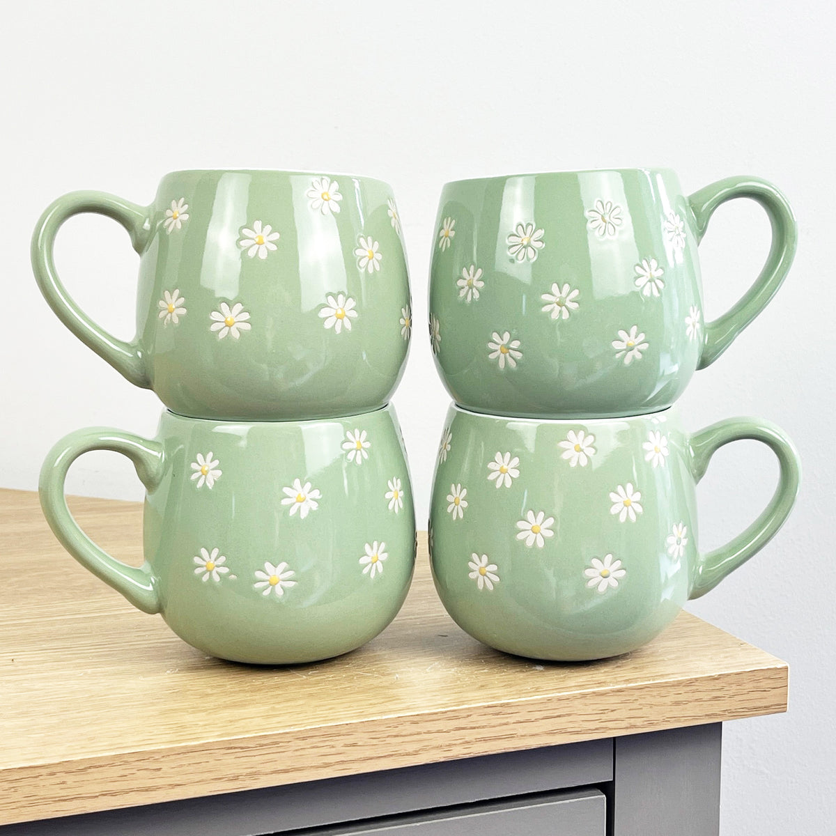 Set of 4 x 400ml Floral Daisy Stoneware Mugs - Green