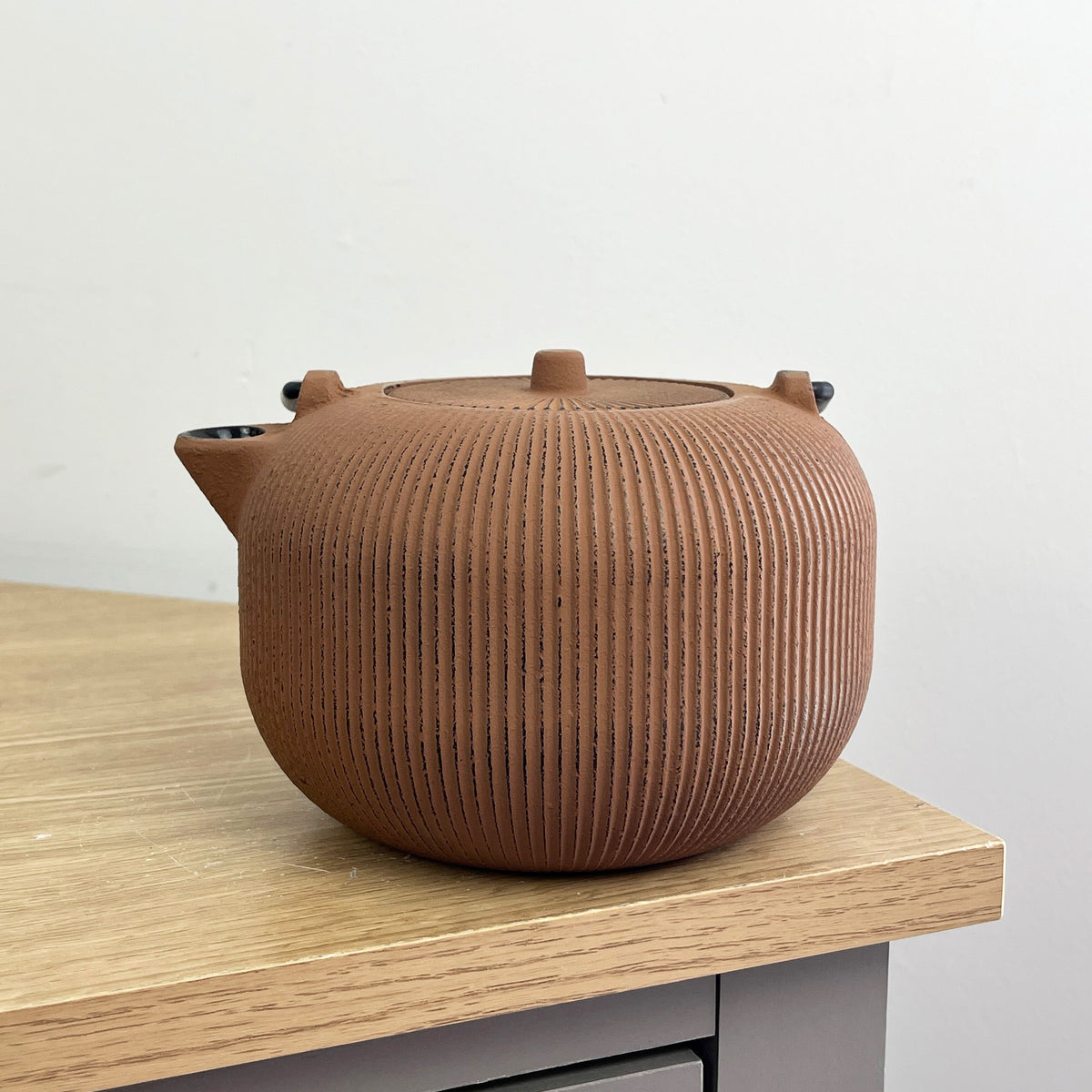 1 Litre Cast Iron Tea Pot with Infuser Basket - Brown