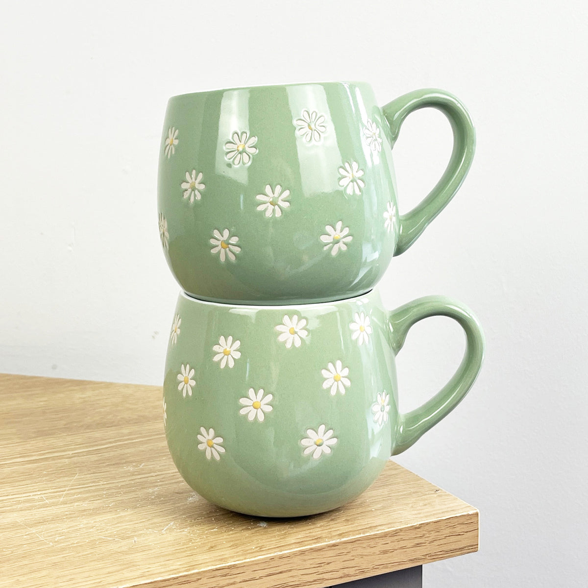 Set of 2 x 400ml Floral Daisy Stoneware Mugs - Green