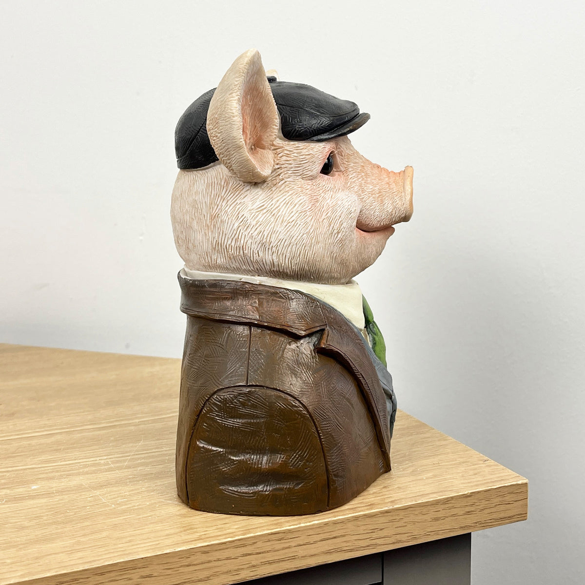 18.5cm Gentleman Pig Bust Ornament – Resin