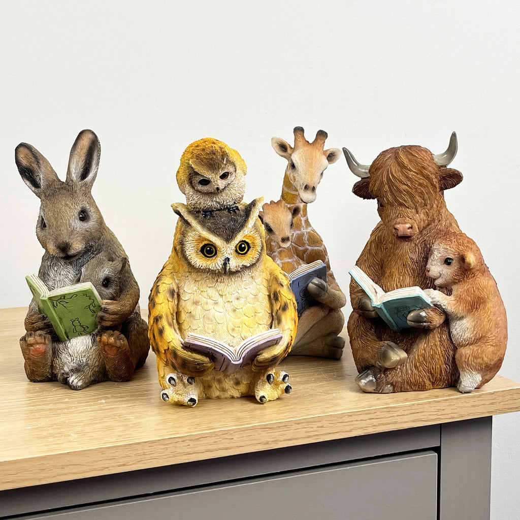 18.5cm Giraffe Reading Ornament – Resin