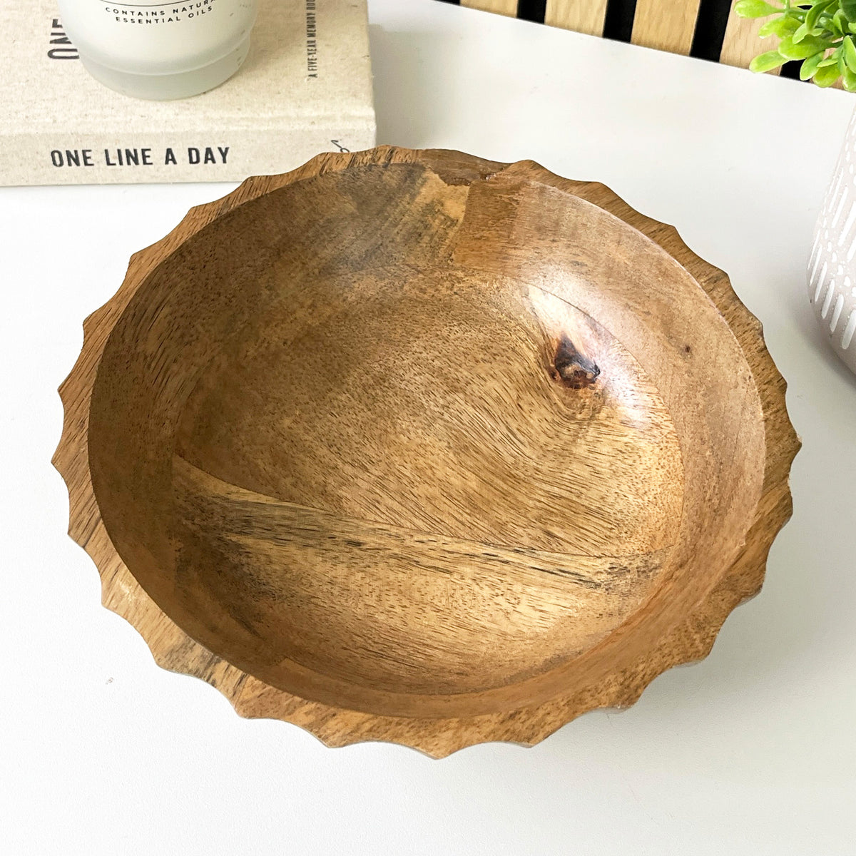 22.5cm Small Round Scalloped Mango Wood Bowl
