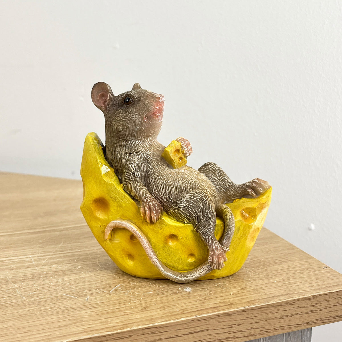 11cm Small Mouse Eating Cheese Ornament - Resin