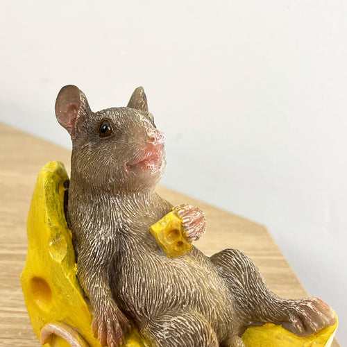 11cm Small Mouse Eating Cheese Ornament - Resin