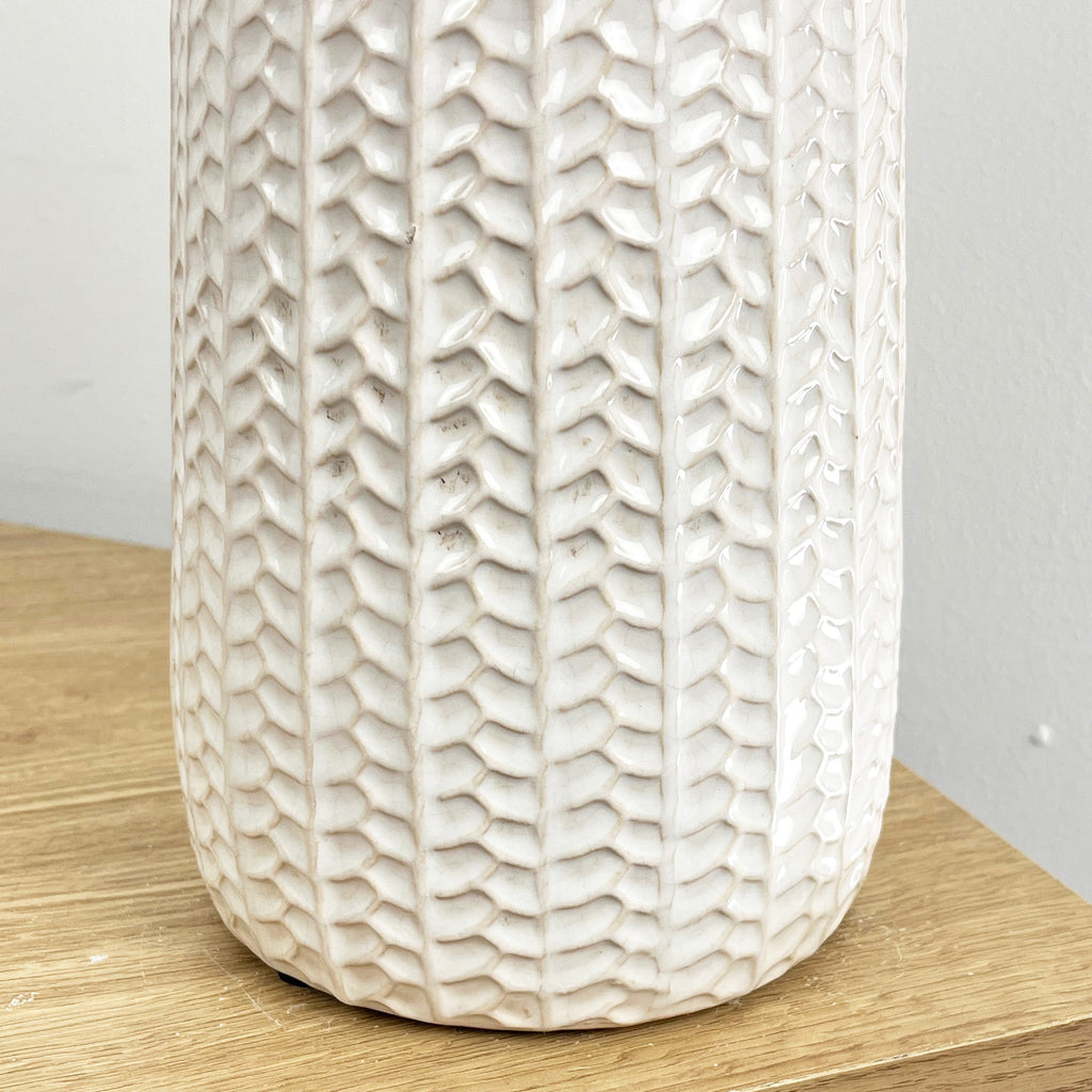 28cm off White Ceramic Vase – Knitted Pattern