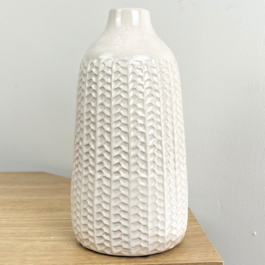 28cm off White Ceramic Vase – Knitted Pattern