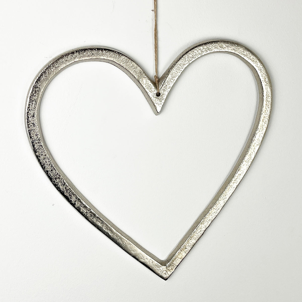 29cm Large Metal Hanging Heart Decoration – Aluminium
