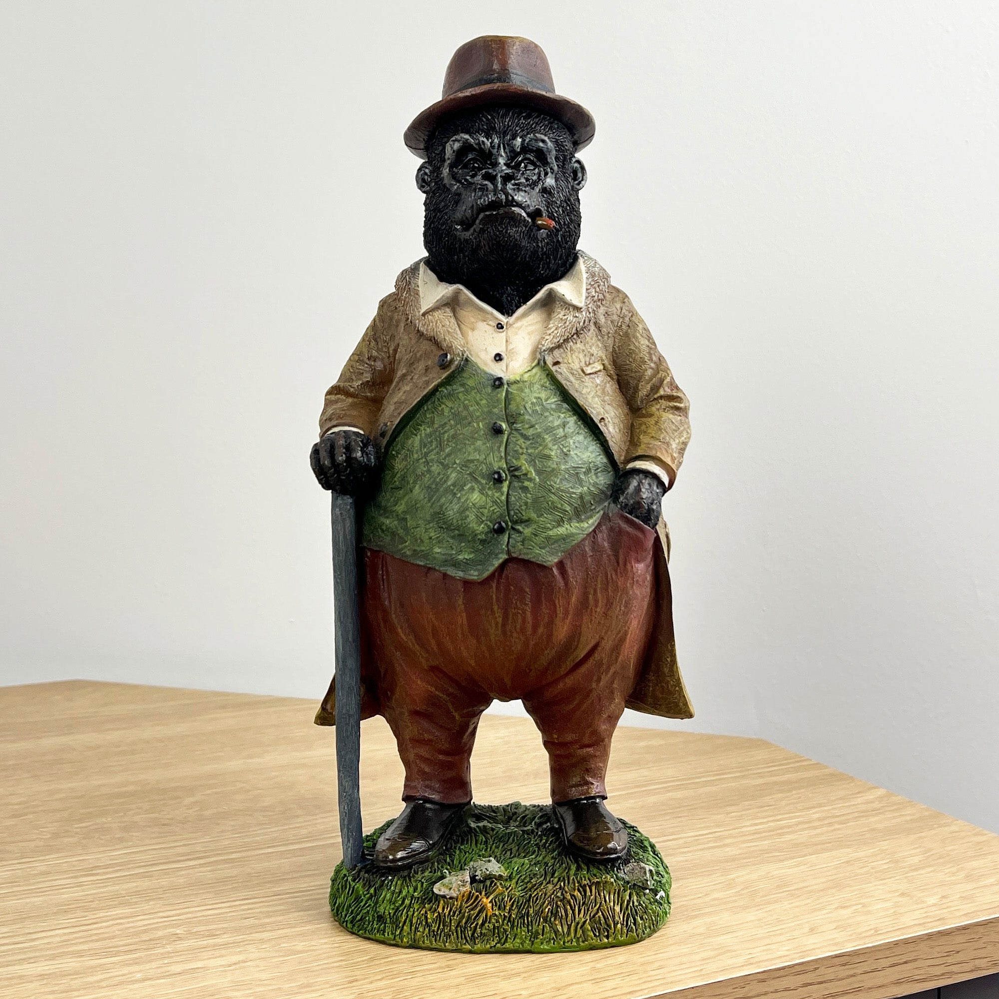 28cm Country Gentlemen Gorilla Ornament - Resin