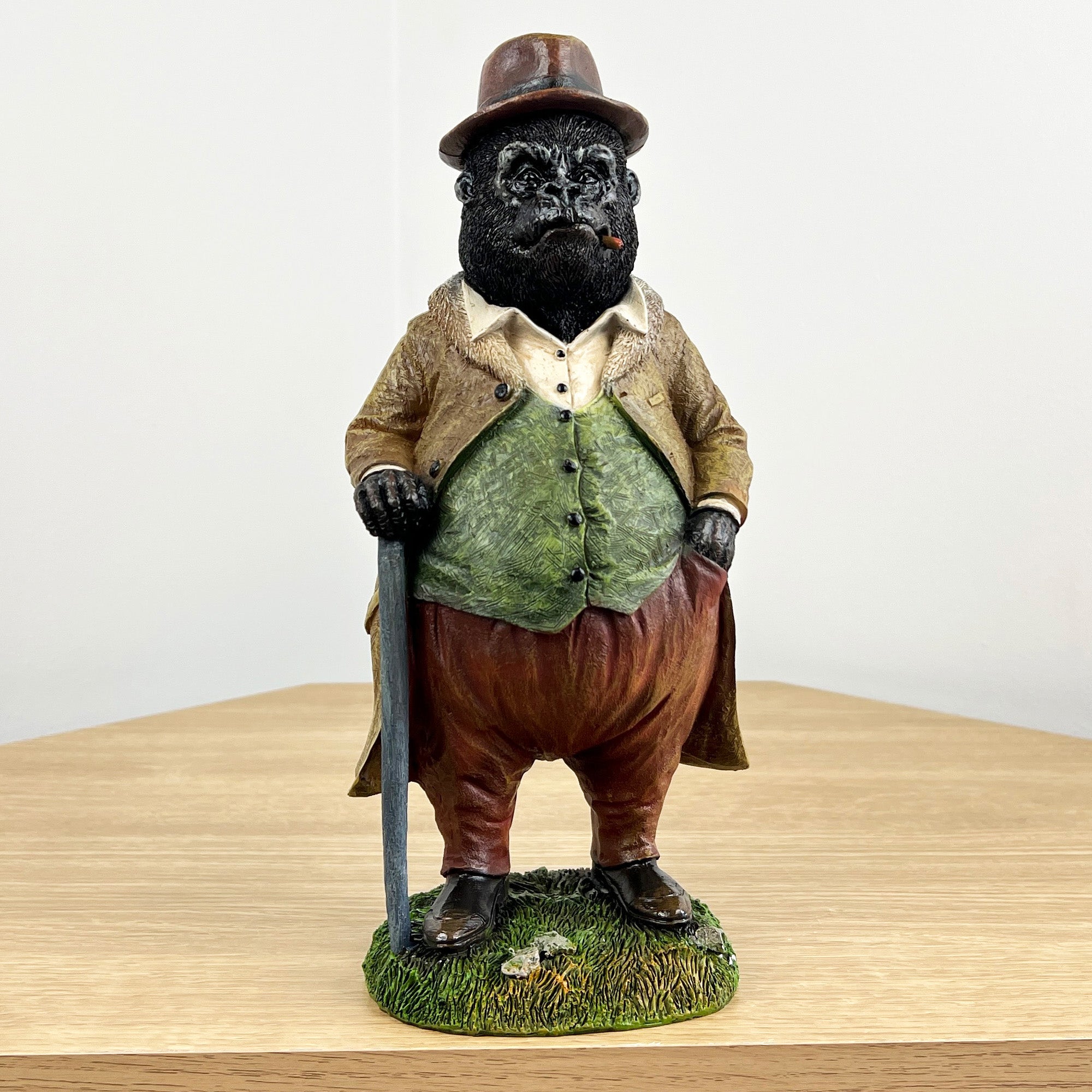 28cm Country Gentlemen Gorilla Ornament - Resin