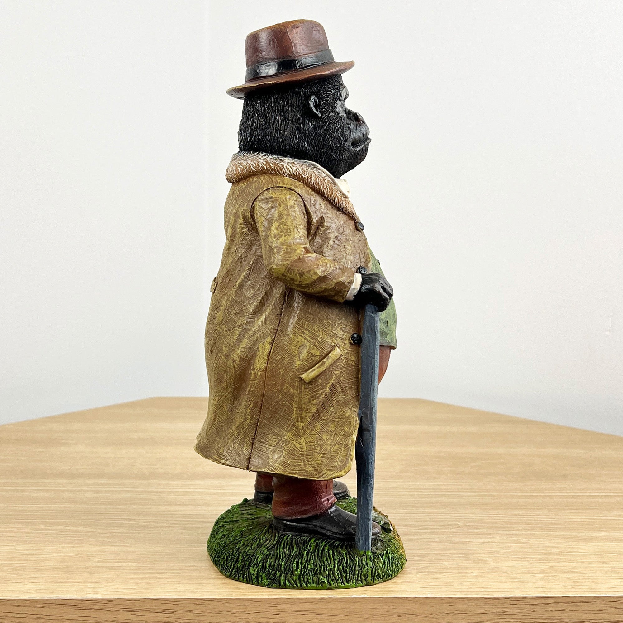 28cm Country Gentlemen Gorilla Ornament - Resin