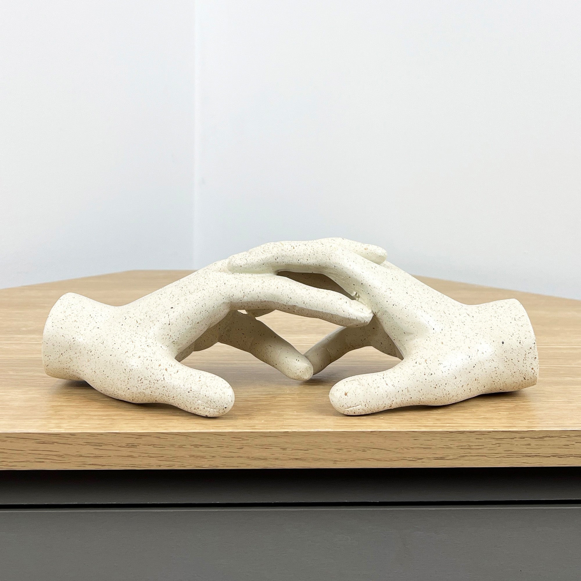 26cm Holding Hands Ornament - Resin