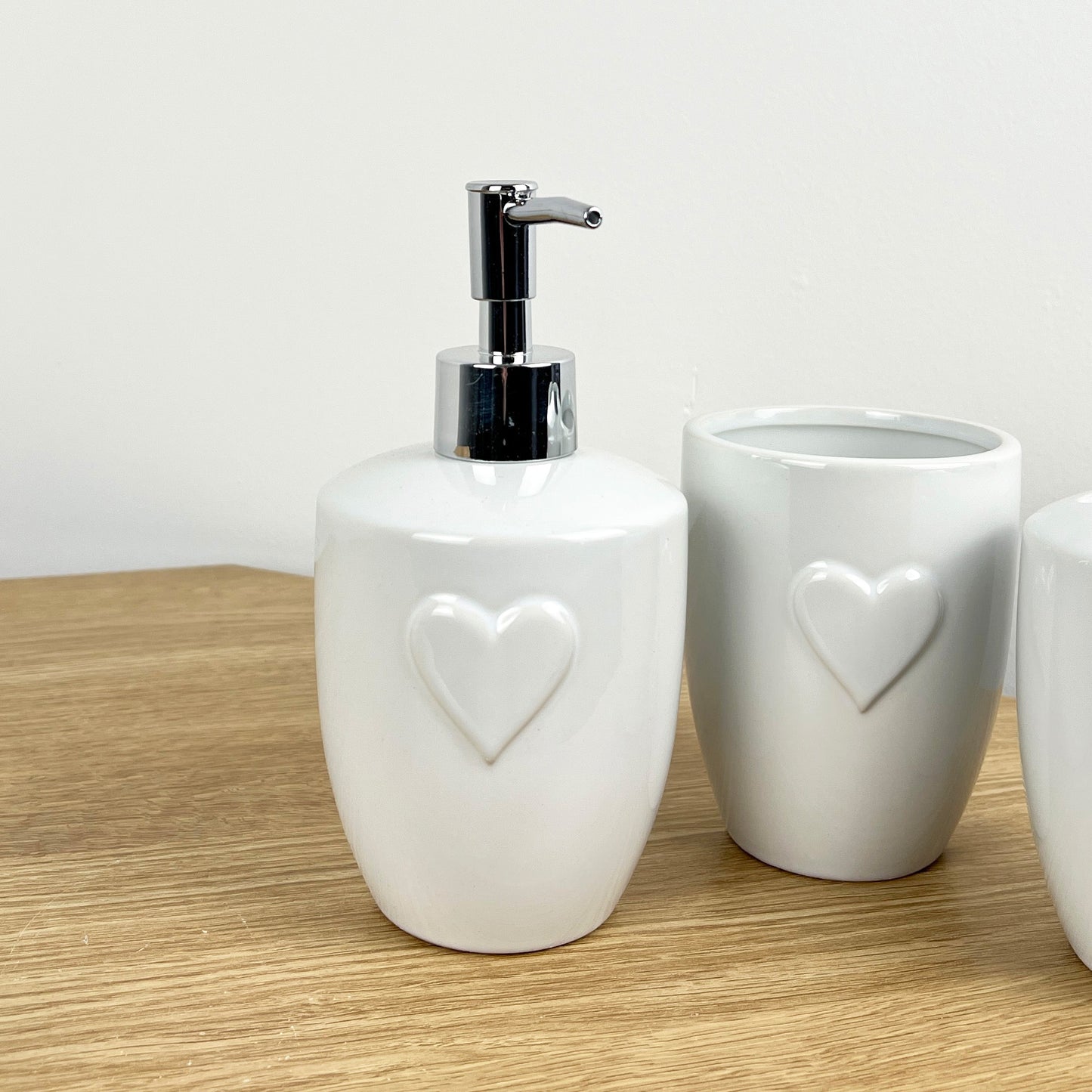 3 Piece Bathroom Sink Accessories Set – White Heart